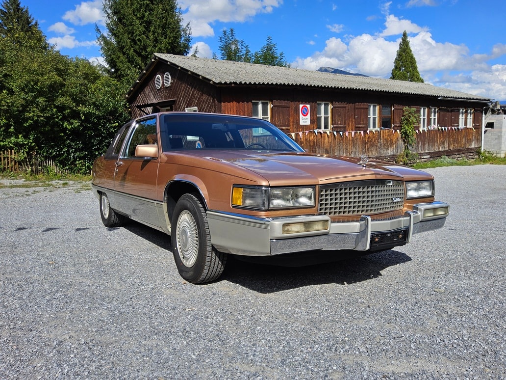 CADILLAC De Ville Fleetwood Coupe-image-1