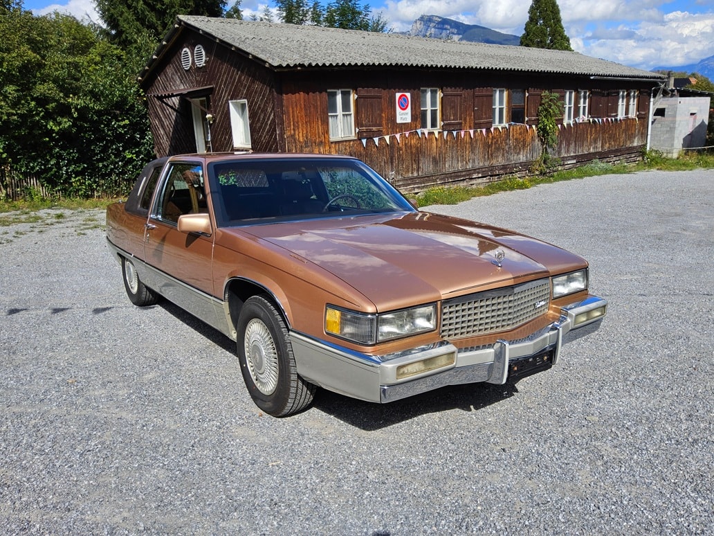 CADILLAC De Ville Fleetwood Coupe-image-0