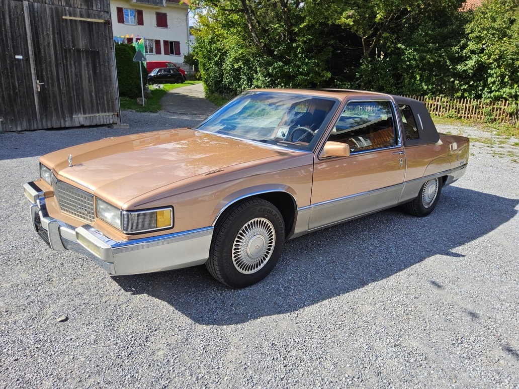 CADILLAC De Ville Fleetwood Coupe-image-3