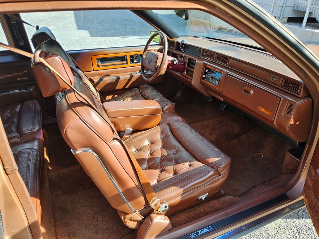 CADILLAC De Ville Fleetwood Coupe-image-12