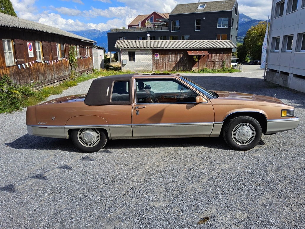 CADILLAC De Ville Fleetwood Coupe-image-8