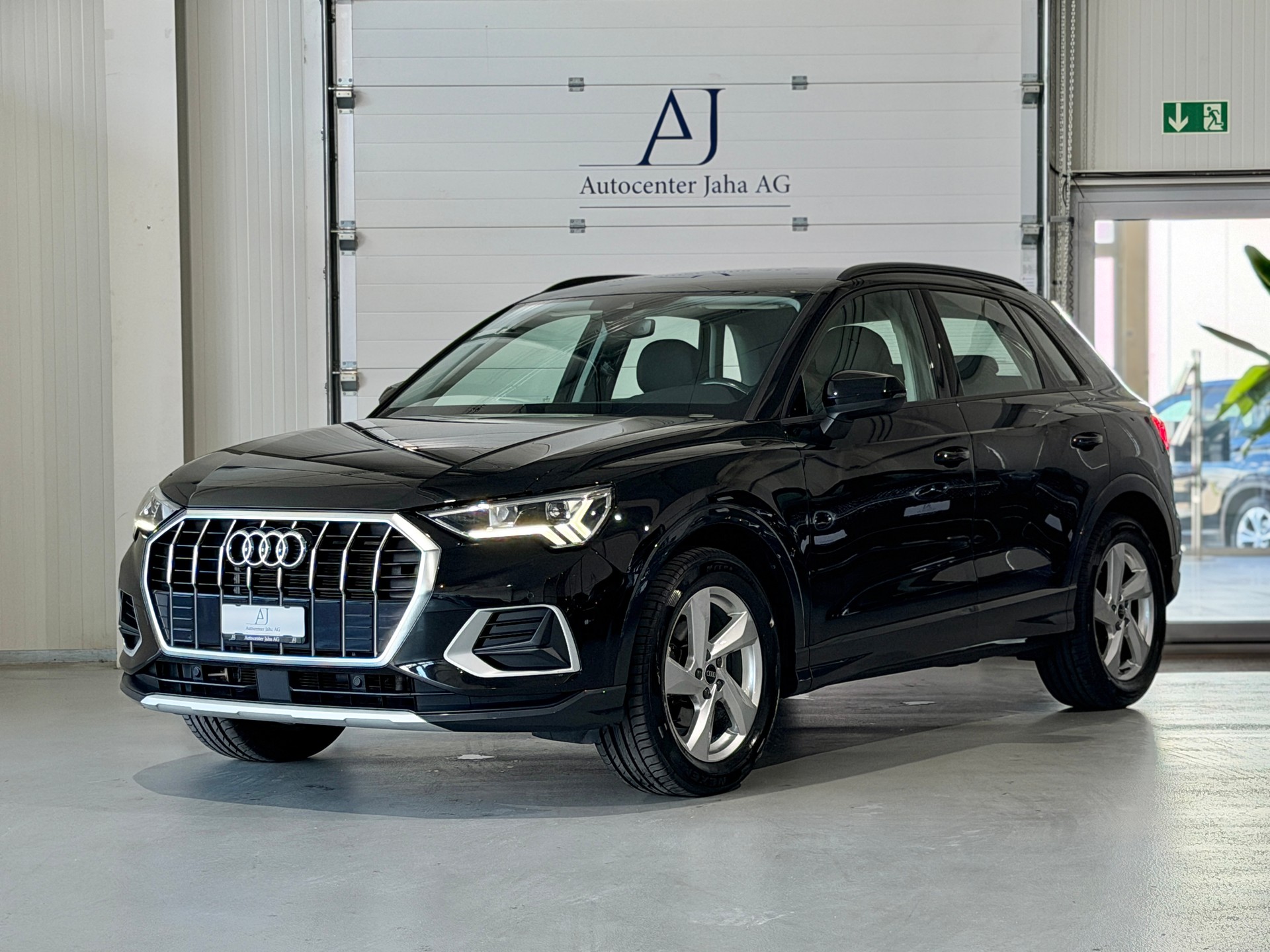 AUDI Q3 35 TFSI advanced Attraction S-tronic (CH)-showroom-element-2