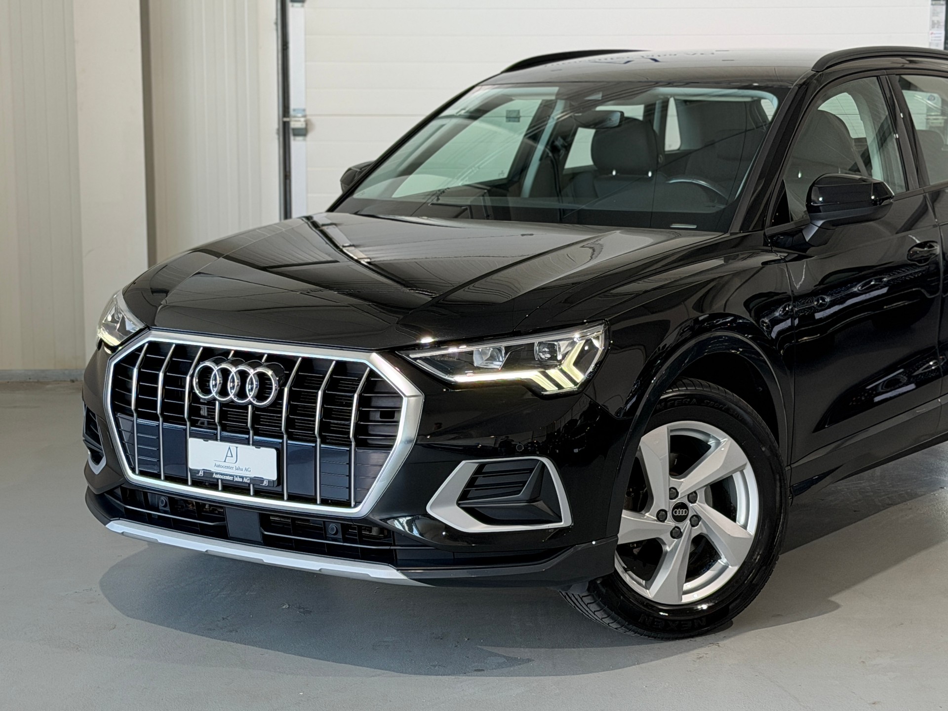 AUDI Q3 35 TFSI advanced Attraction S-tronic (CH)-showroom-element-1