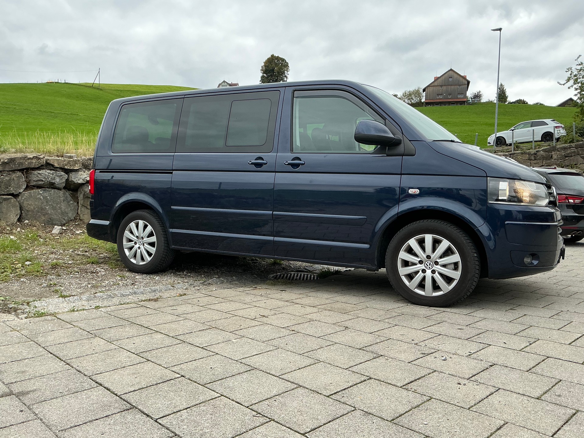 VW T5 2.0 TDI 140 Family 4motion-image-1