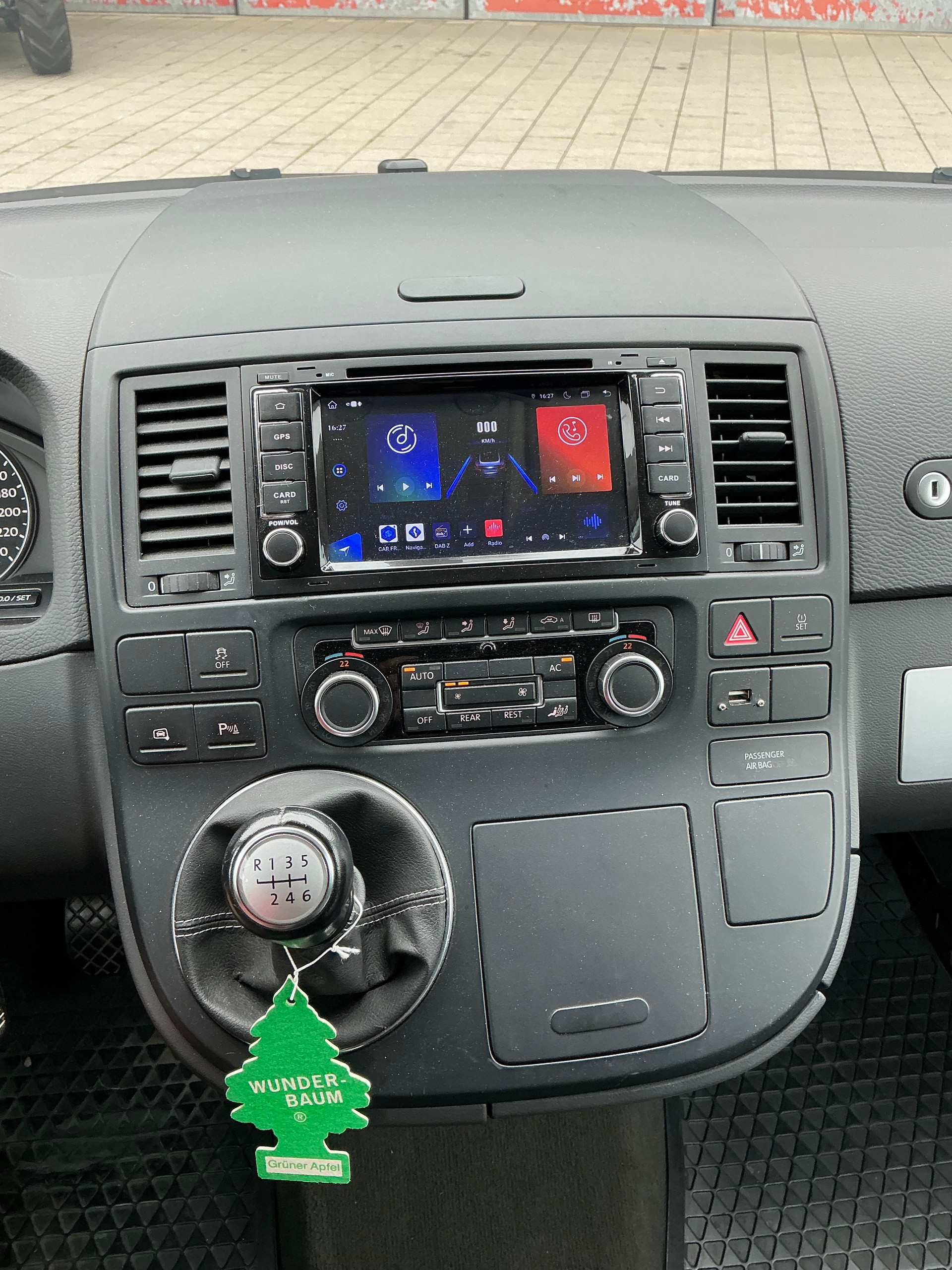 VW T5 2.0 TDI 140 Family 4motion-image-5