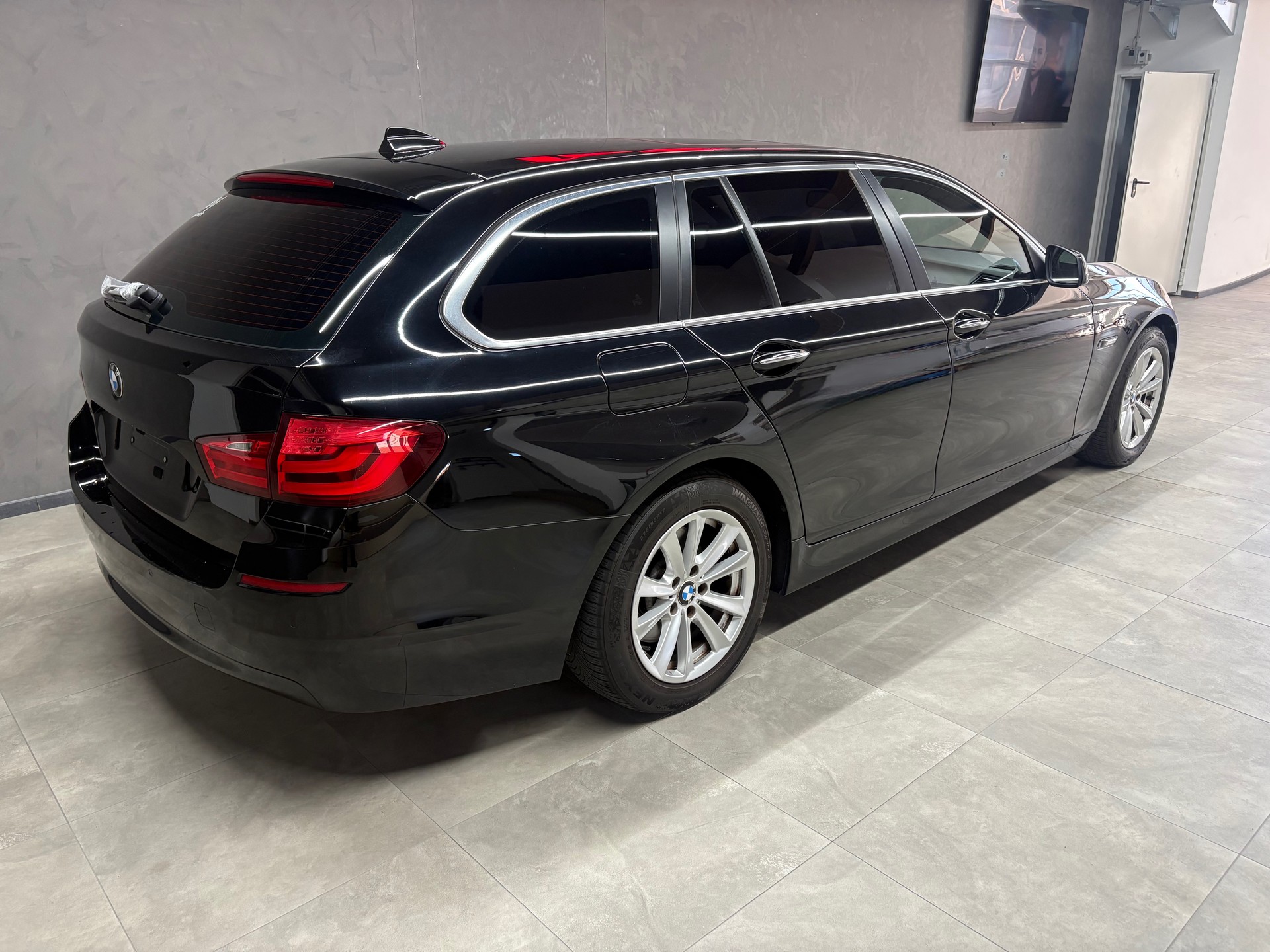 BMW 520d Touring Steptronic-image-4