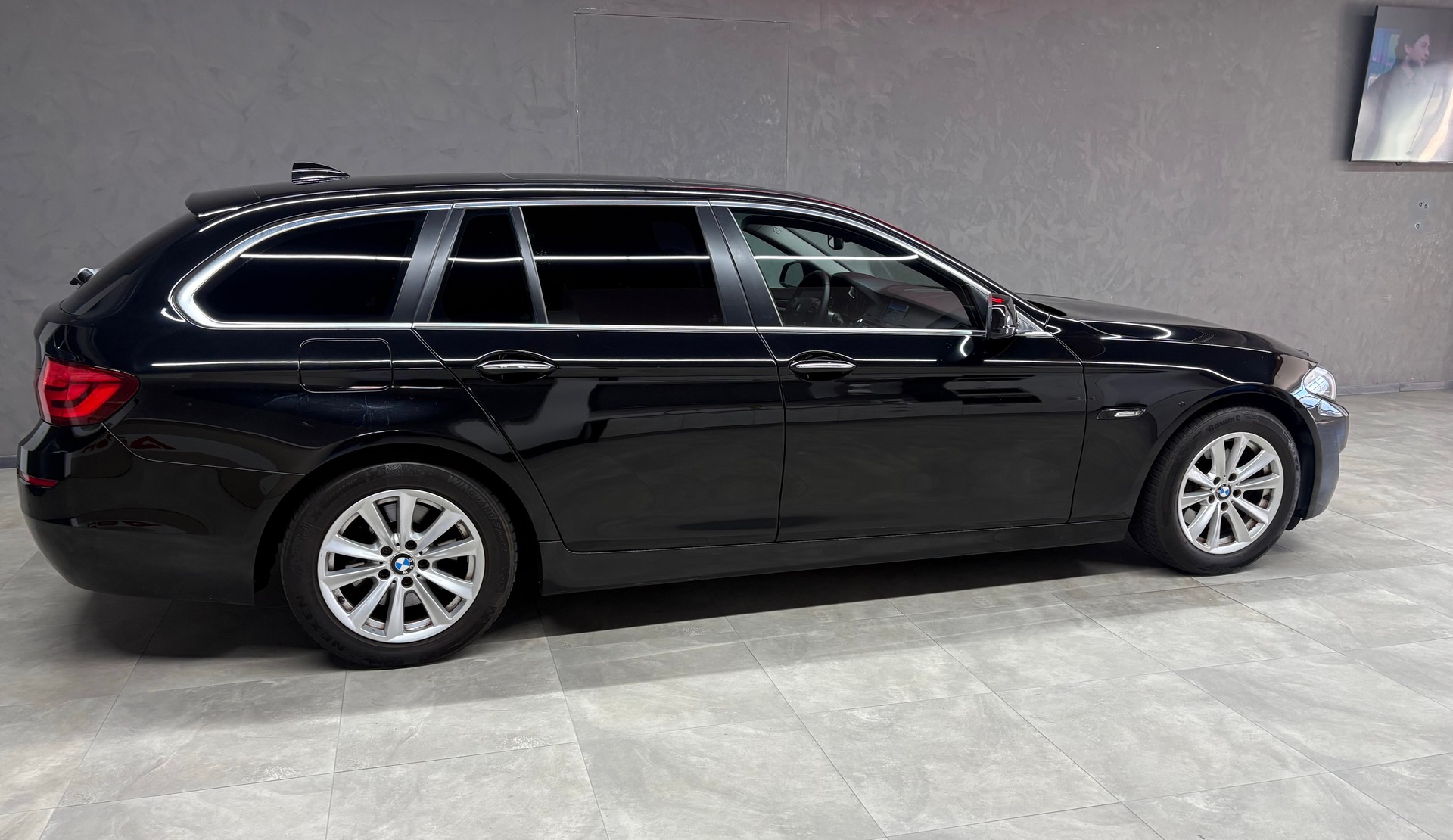 BMW 520d Touring Steptronic-image-3