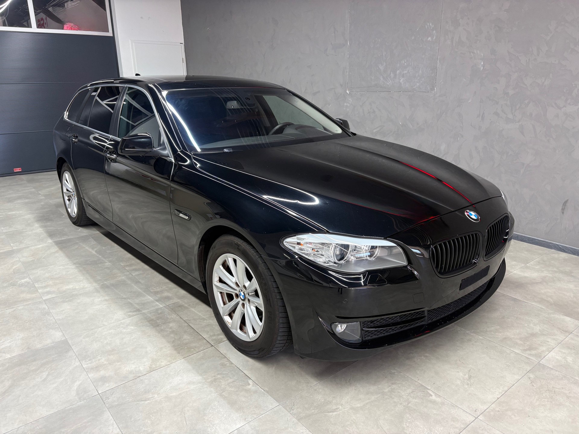 BMW 520d Touring Steptronic-image-0