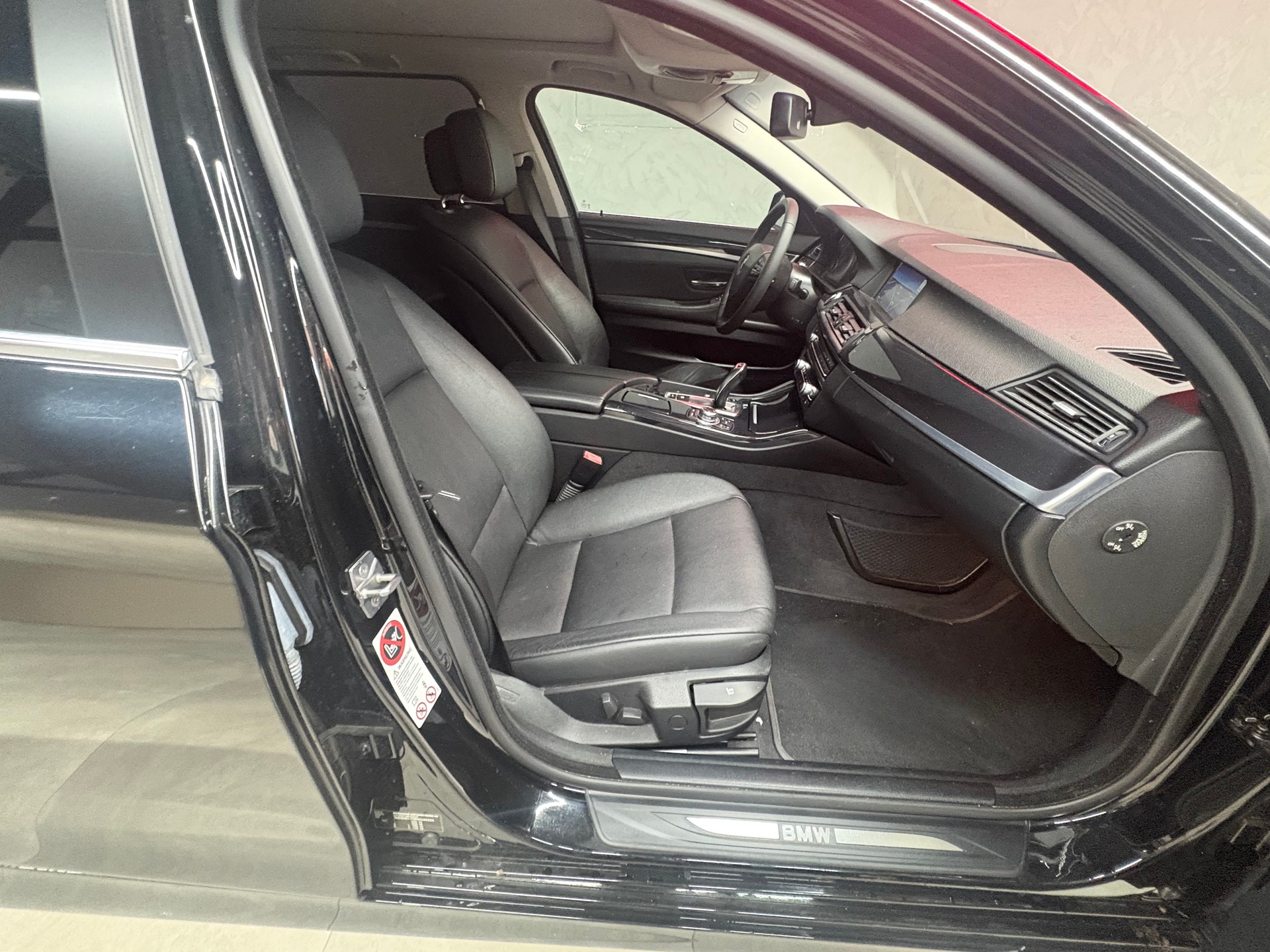 BMW 520d Touring Steptronic-image-11