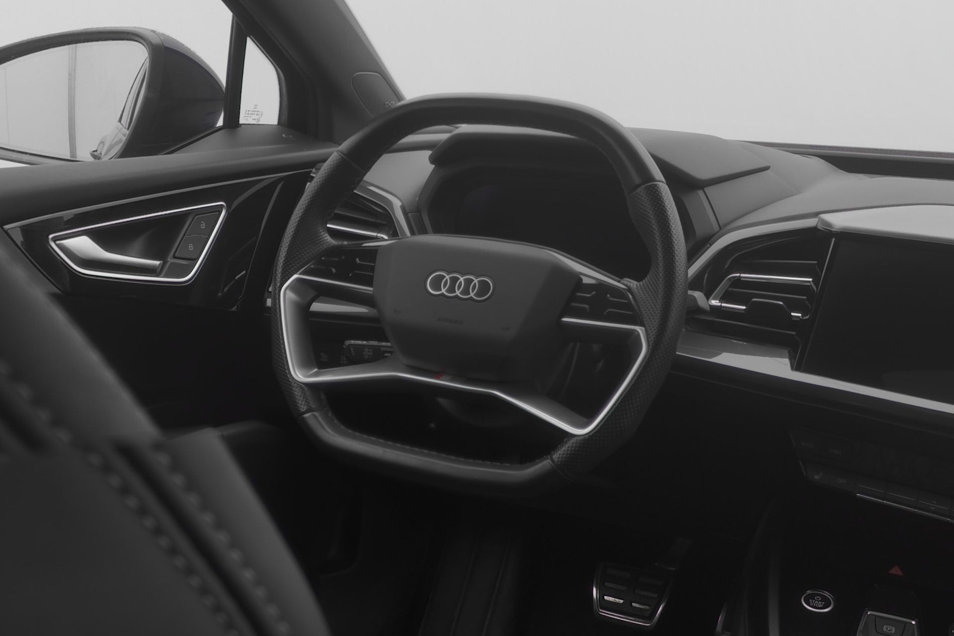 AUDI Q4 e-tron 45 quattro-image-6
