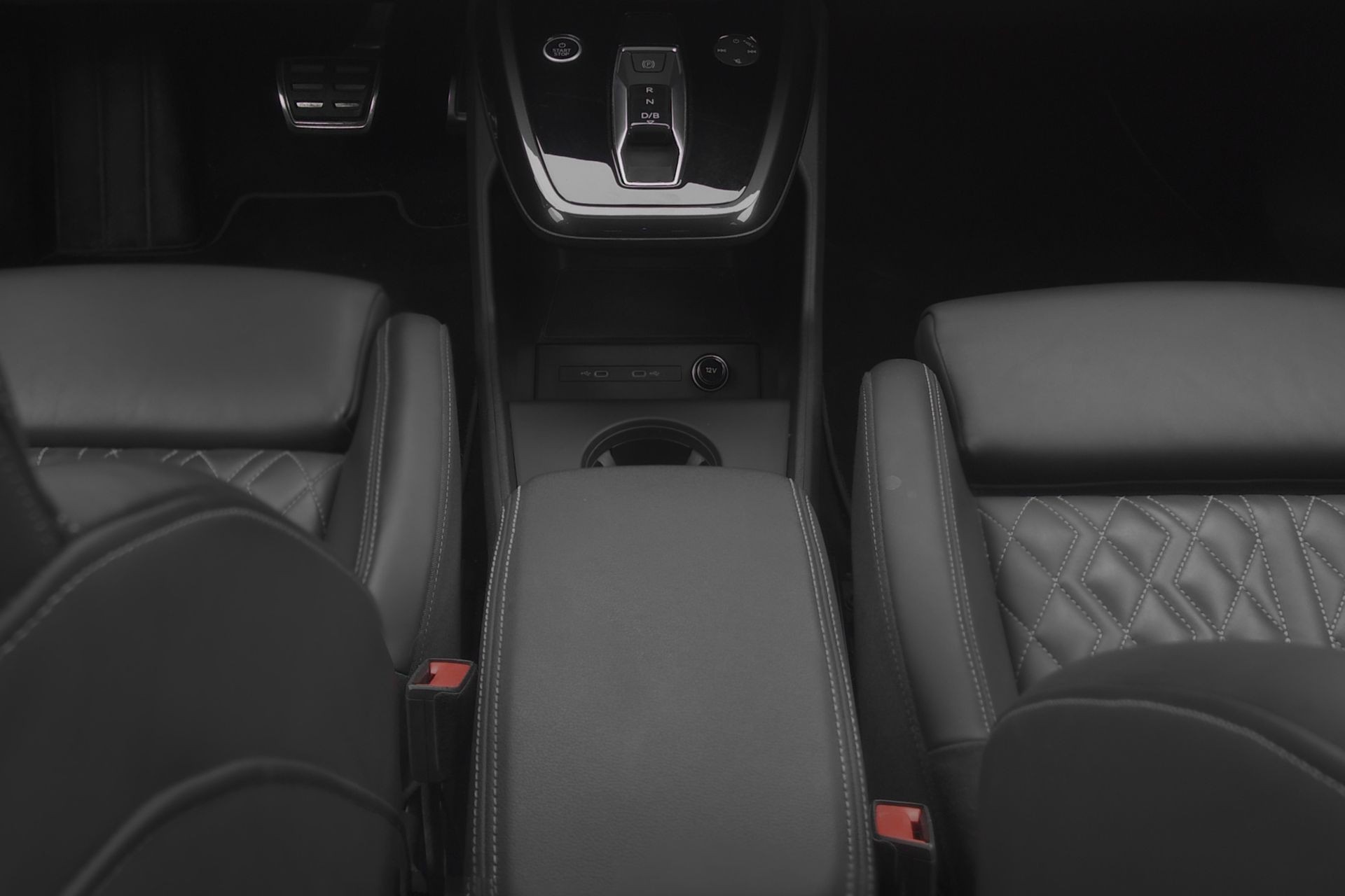AUDI Q4 e-tron 45 quattro-image-8