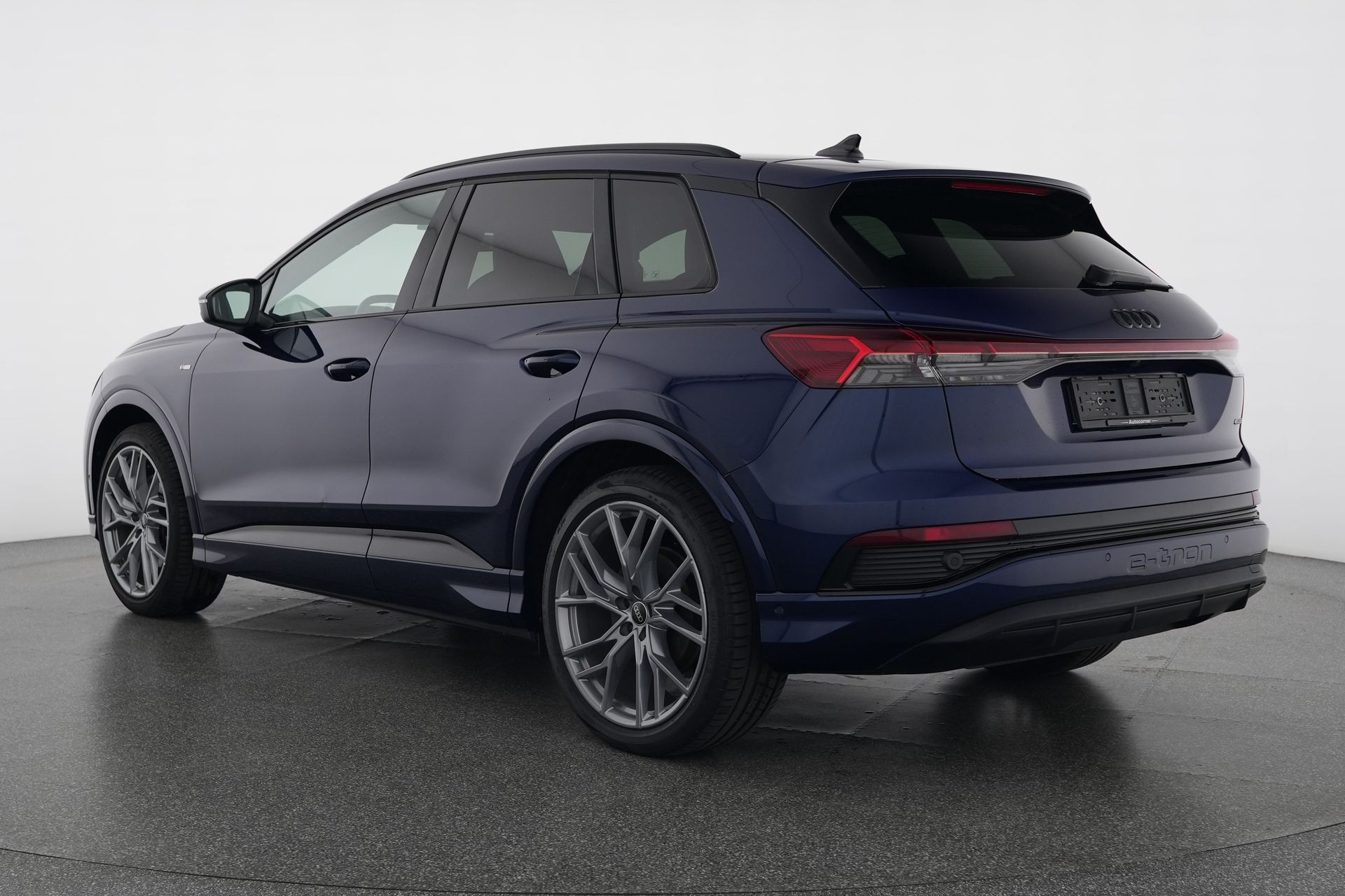 AUDI Q4 e-tron 45 quattro-image-3