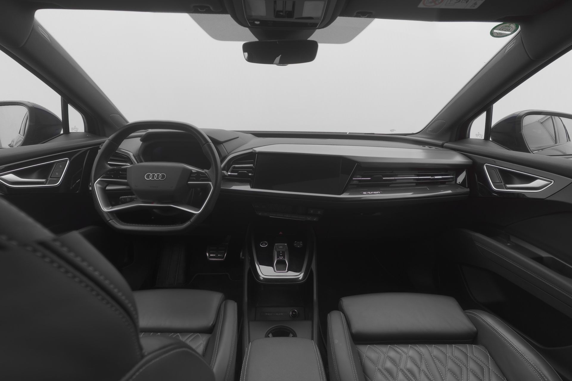 AUDI Q4 e-tron 45 quattro-image-7