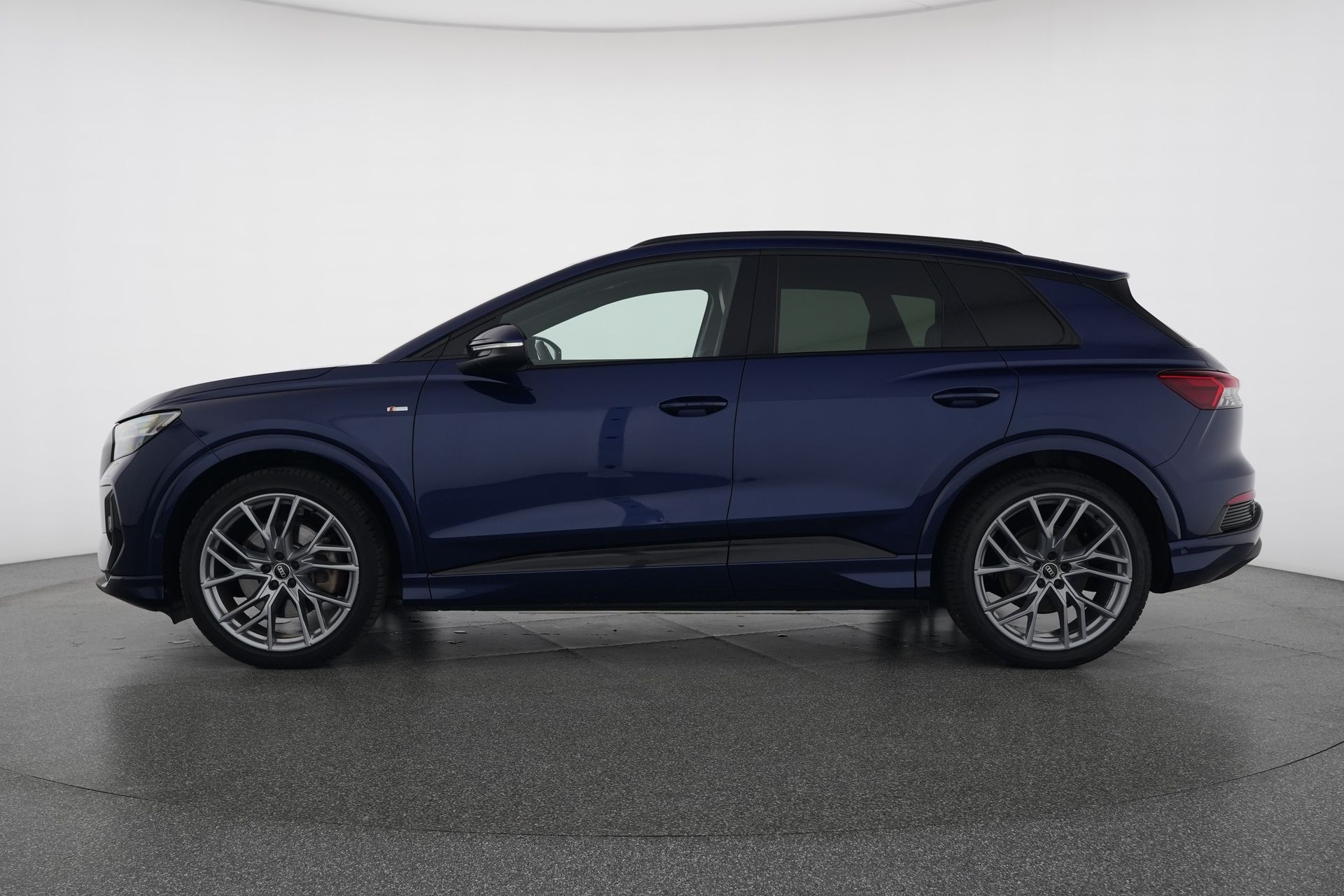 AUDI Q4 e-tron 45 quattro-image-2