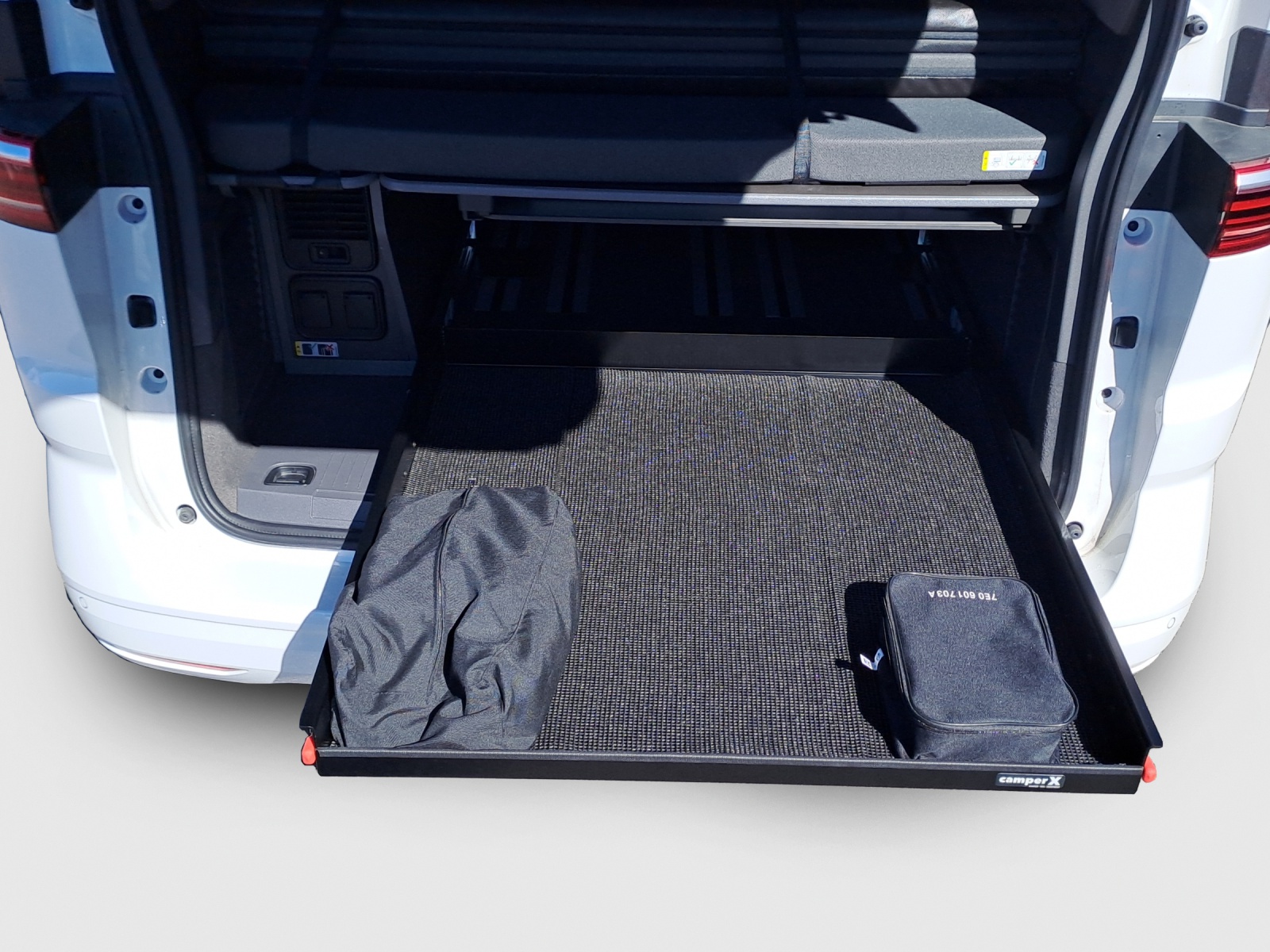 VW California 2.0 TSI Beach Tour-image-12