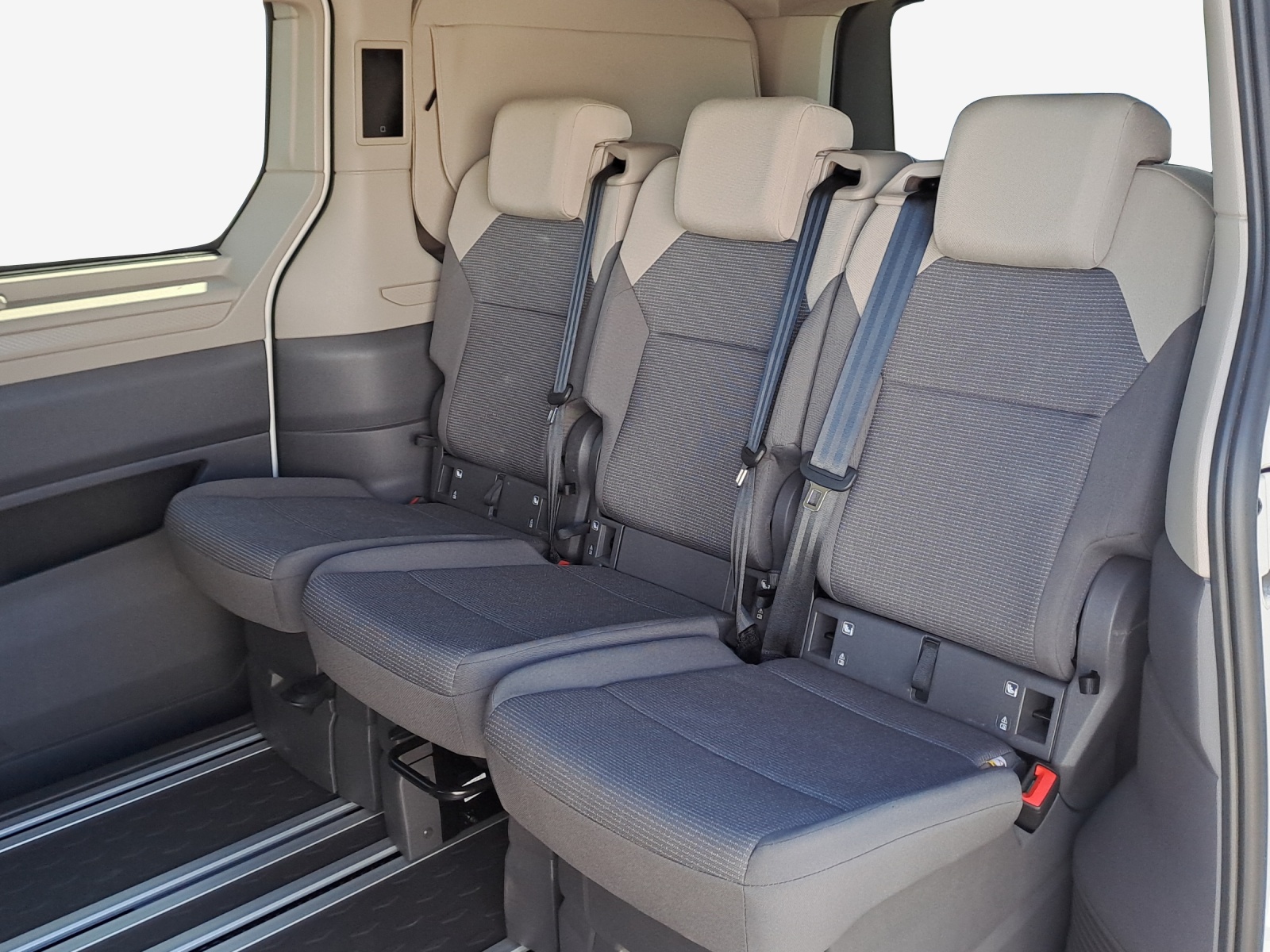 VW California 2.0 TSI Beach Tour-image-11