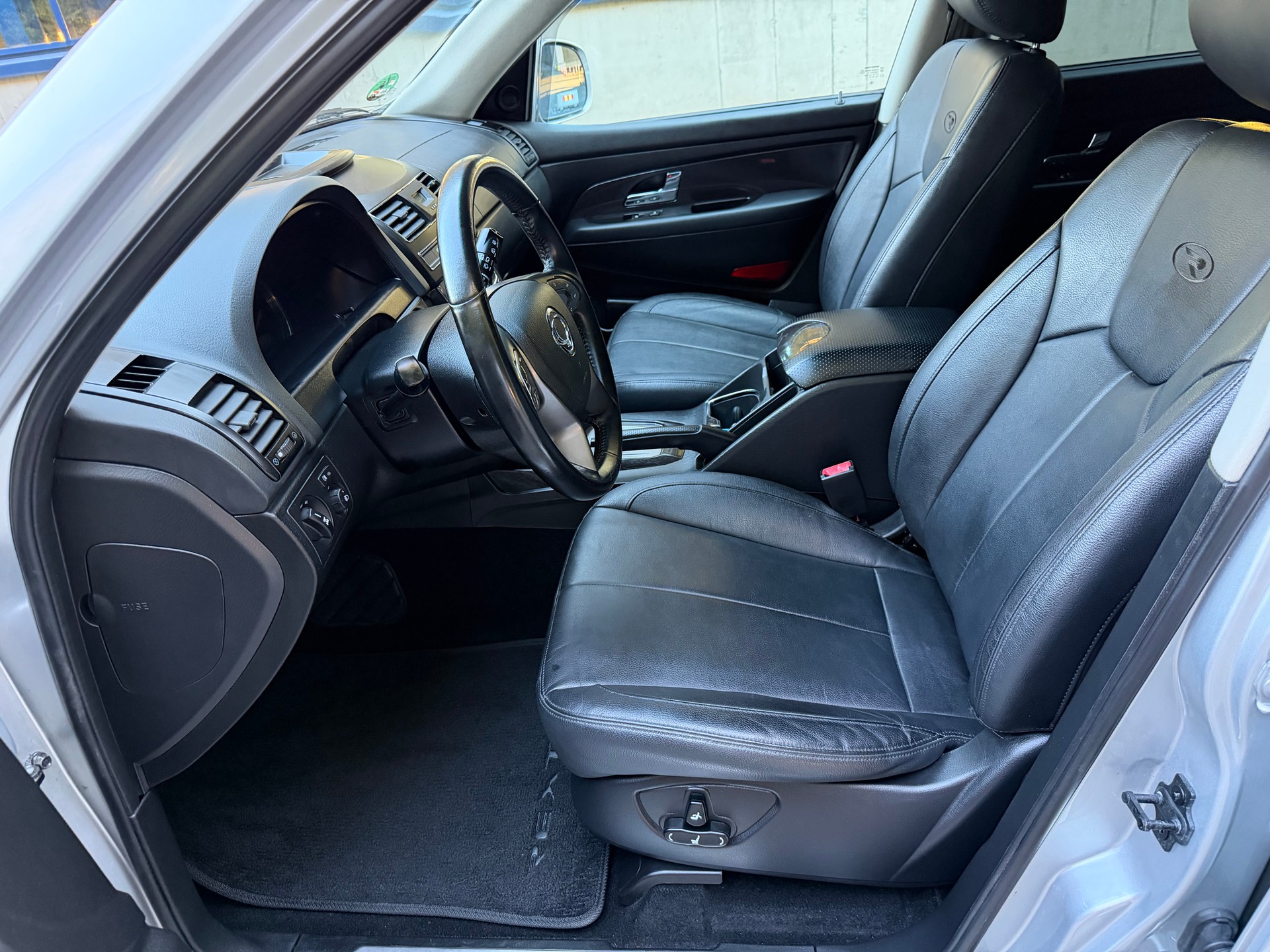KGM-SsangYong Rexton RX200 e-XDi Sapphire 4WD Automatic-image-7