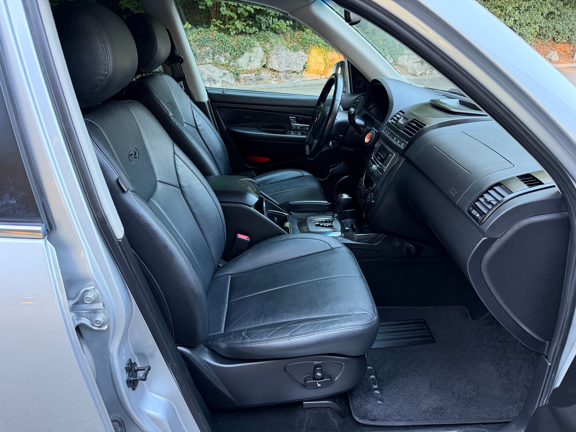 KGM-SsangYong Rexton RX200 e-XDi Sapphire 4WD Automatic-image-10