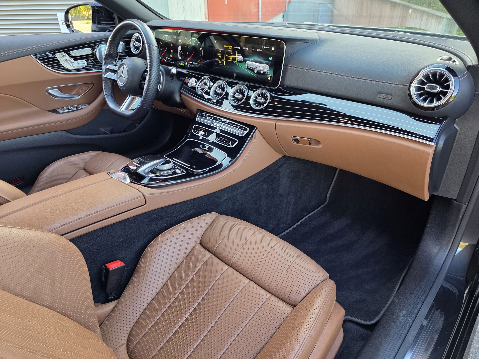 MERCEDES-BENZ E 450 Cabriolet 4Matic AMG Line 9G-Tronic-image-23