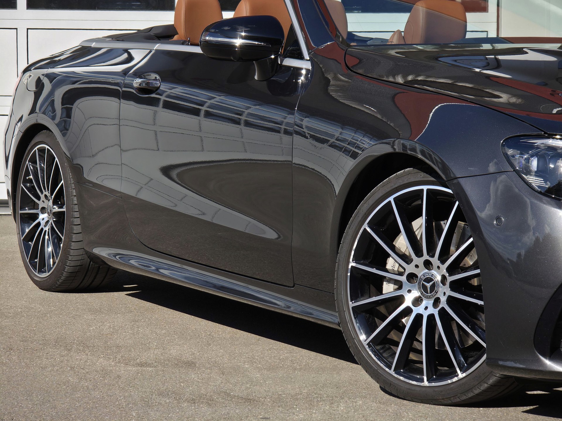 MERCEDES-BENZ E 450 Cabriolet 4Matic AMG Line 9G-Tronic-image-9