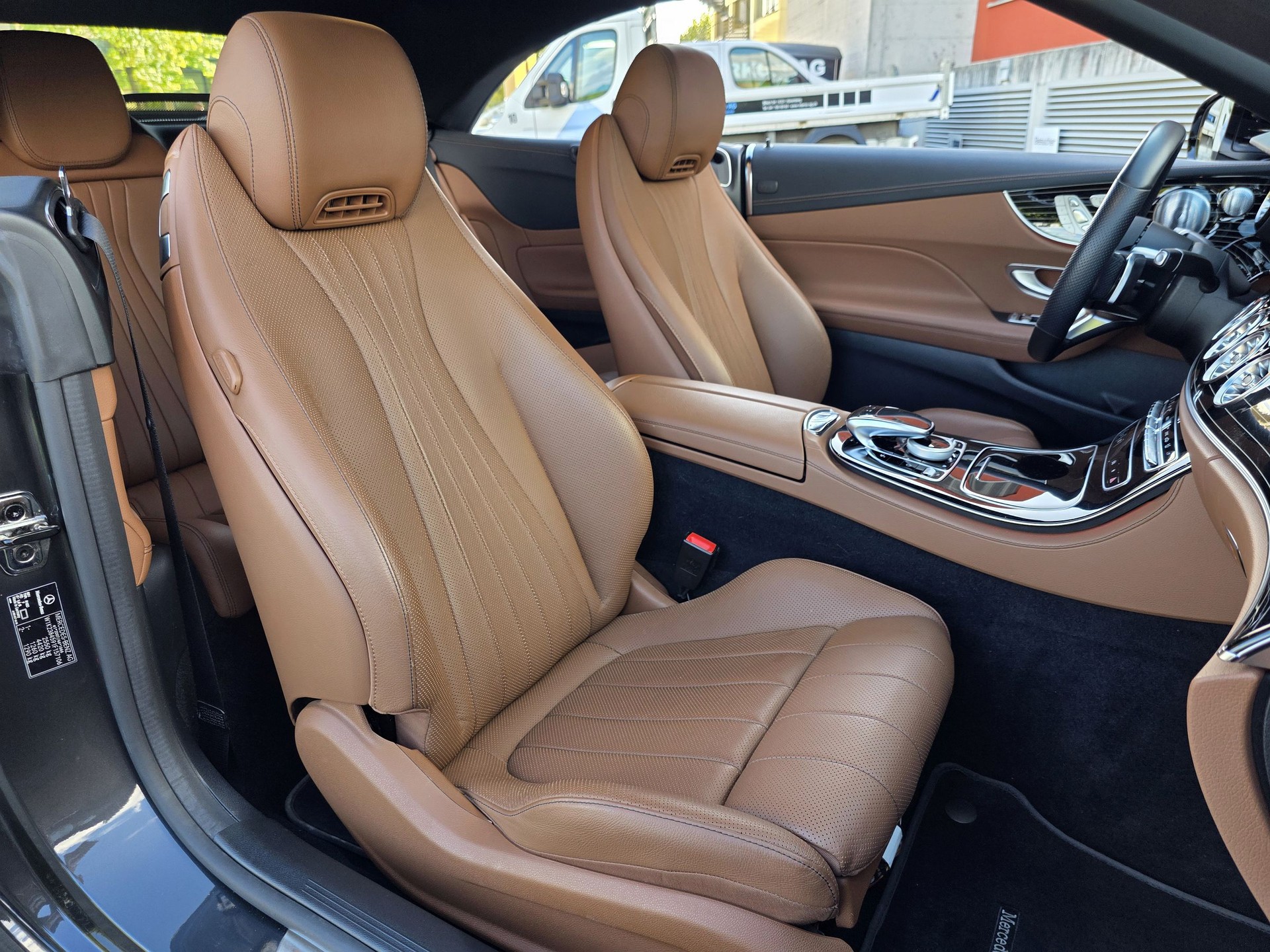 MERCEDES-BENZ E 450 Cabriolet 4Matic AMG Line 9G-Tronic-image-25
