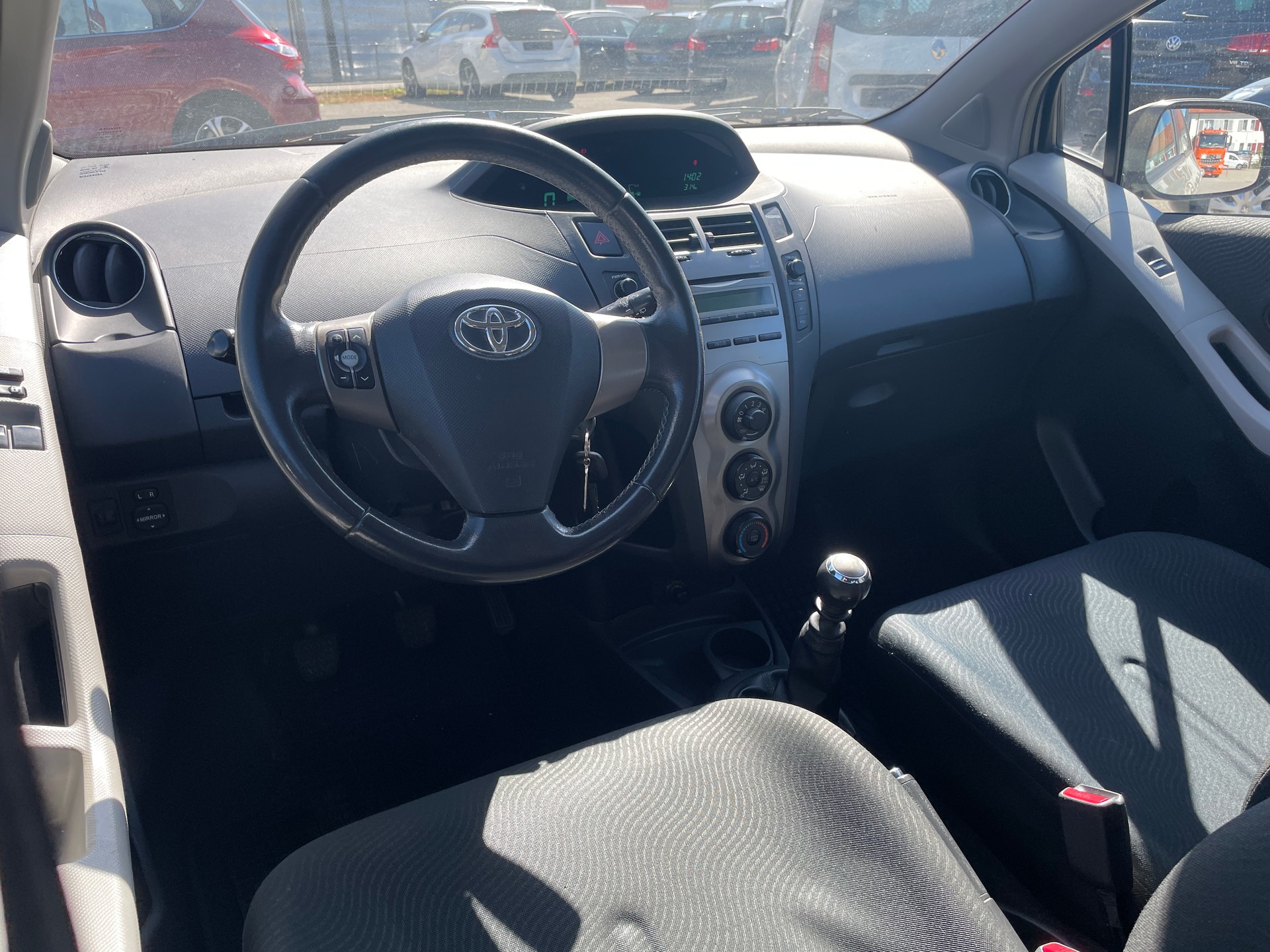 TOYOTA Yaris 1.33 Linea Sol-image-7