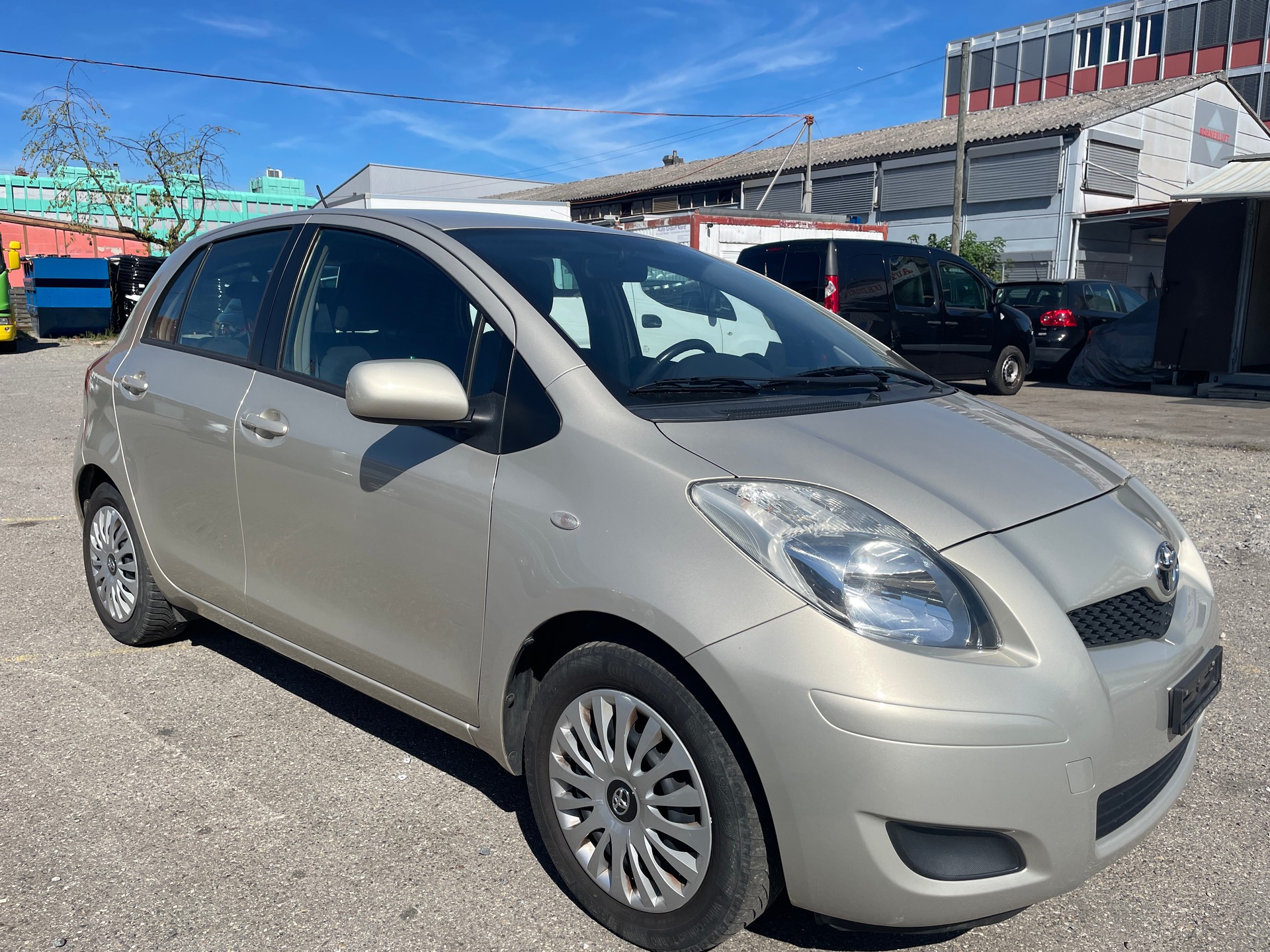 TOYOTA Yaris 1.33 Linea Sol-image-2
