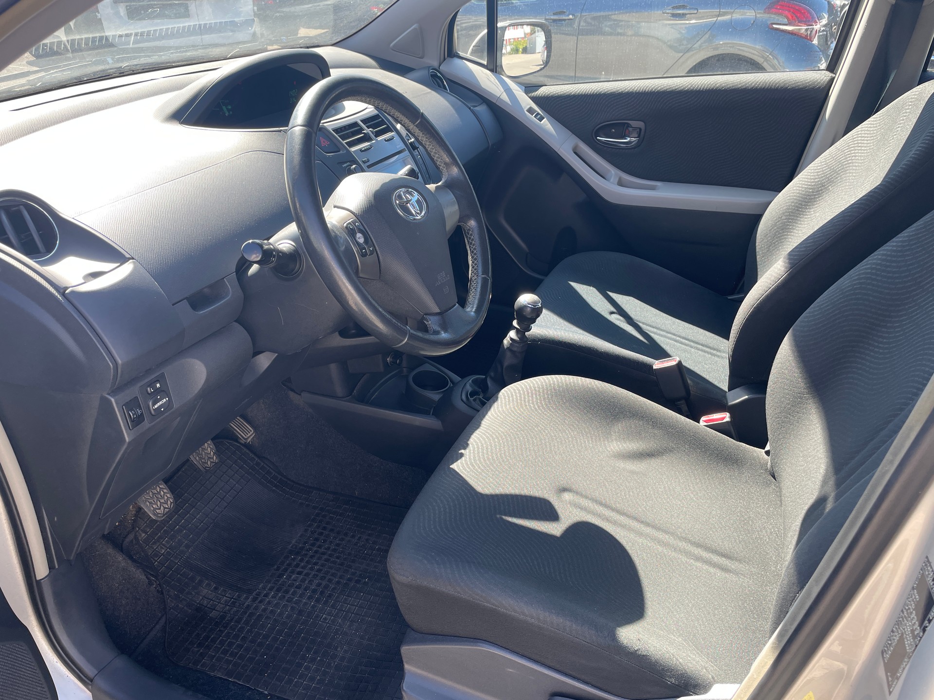 TOYOTA Yaris 1.33 Linea Sol-image-6