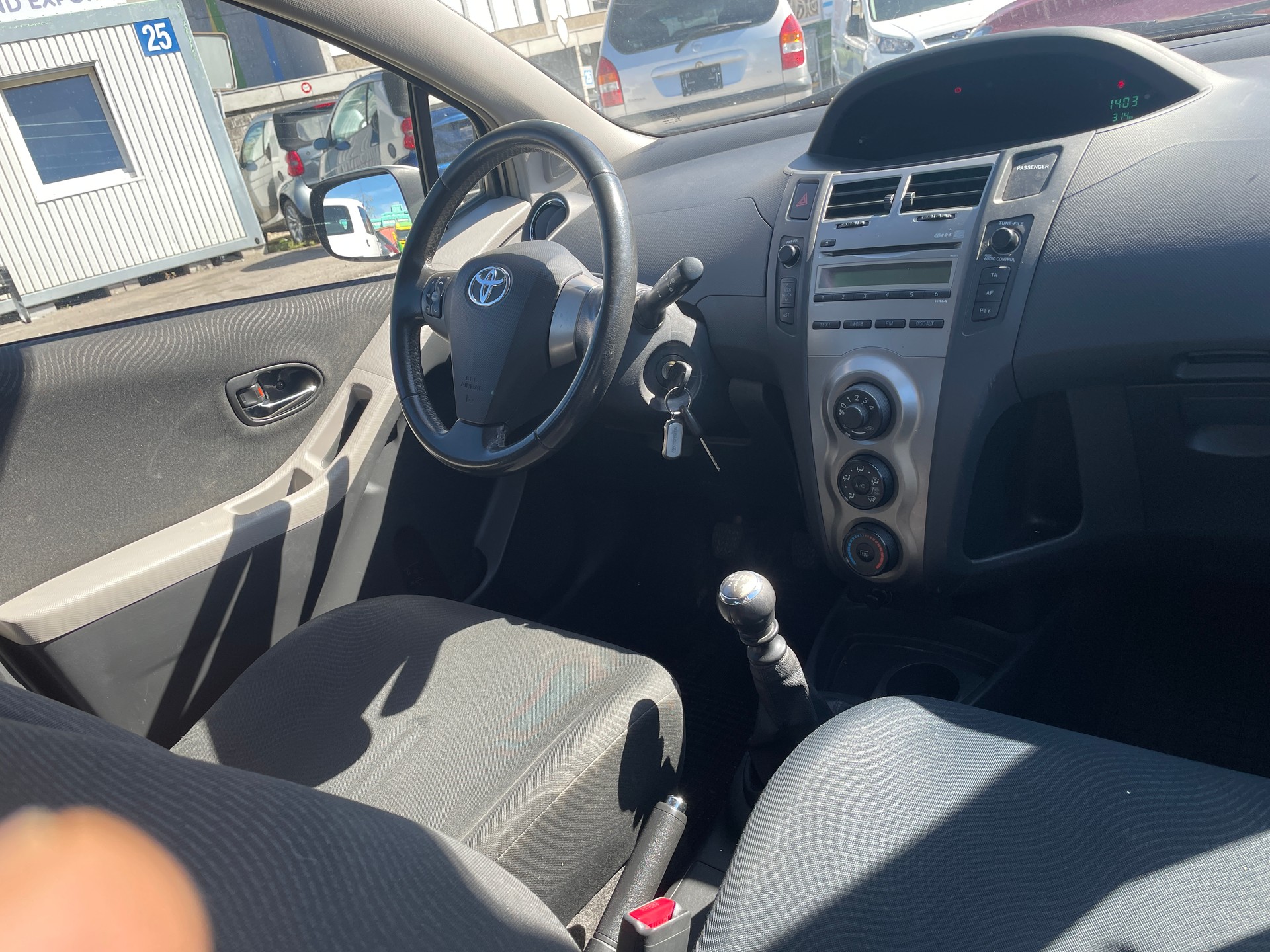 TOYOTA Yaris 1.33 Linea Sol-image-9