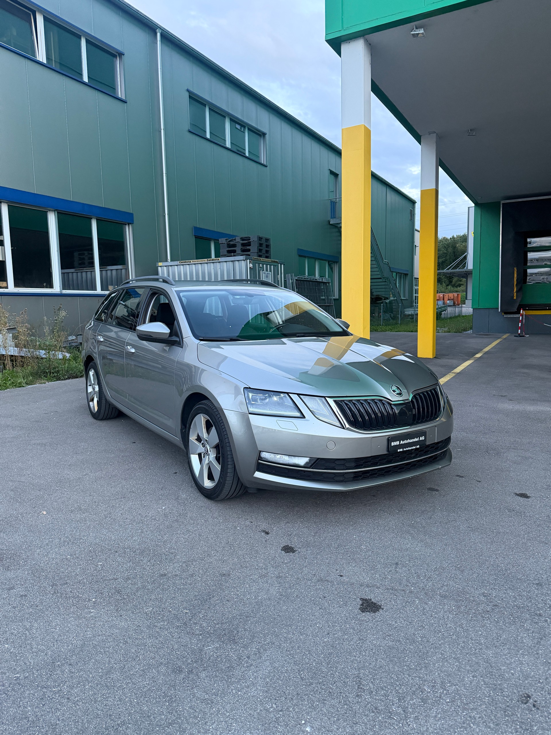 SKODA Octavia Combi 2.0 TDI Style 4x4-image-0