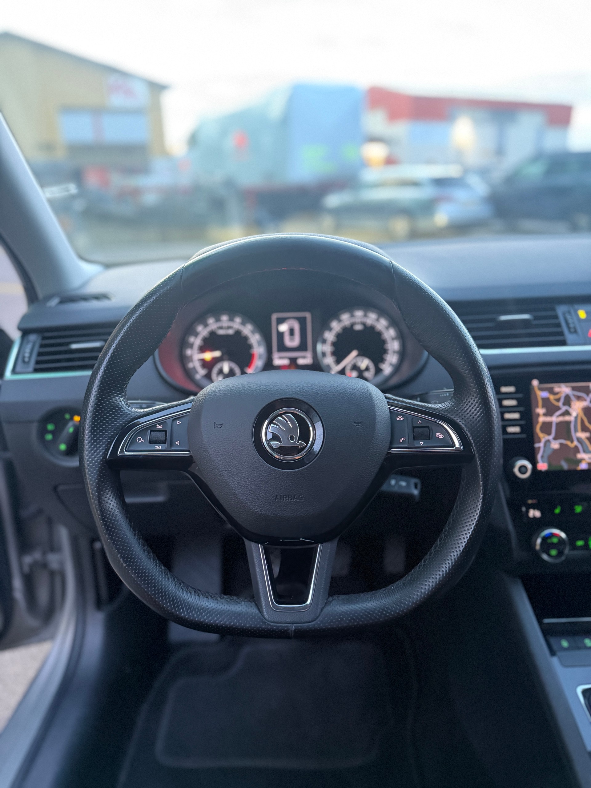 SKODA Octavia Combi 2.0 TDI Style 4x4-image-10