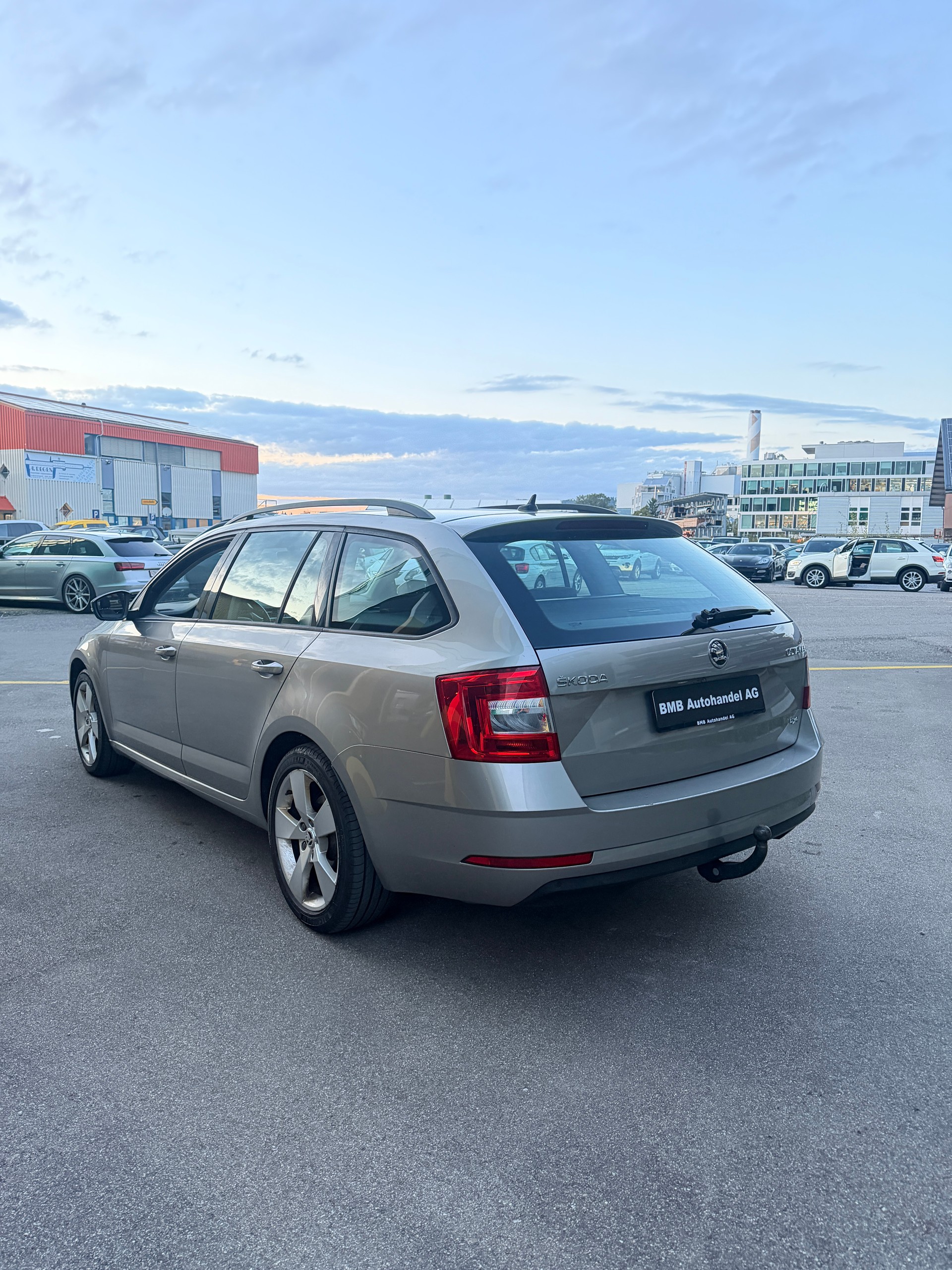 SKODA Octavia Combi 2.0 TDI Style 4x4-image-4