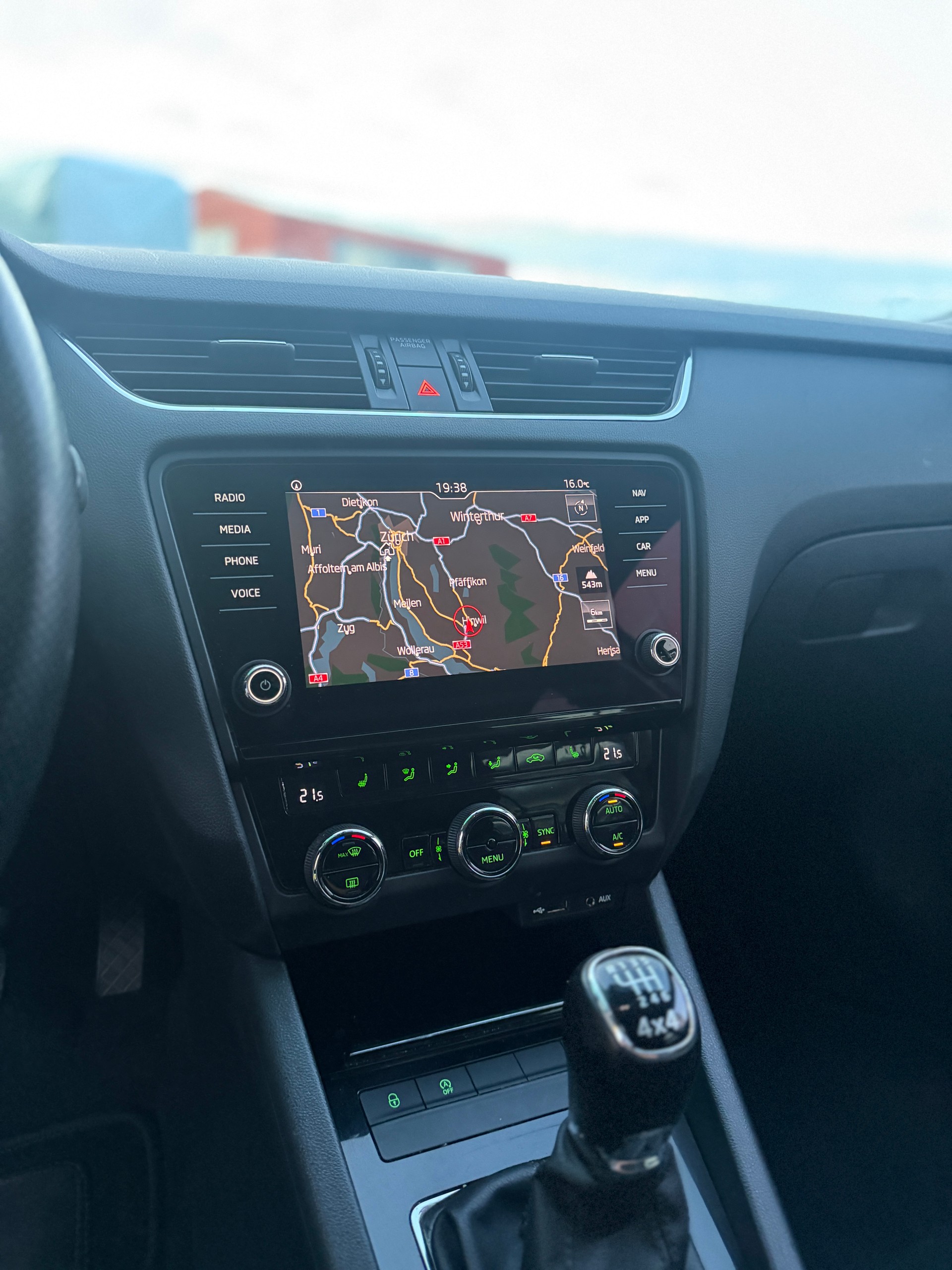 SKODA Octavia Combi 2.0 TDI Style 4x4-image-12