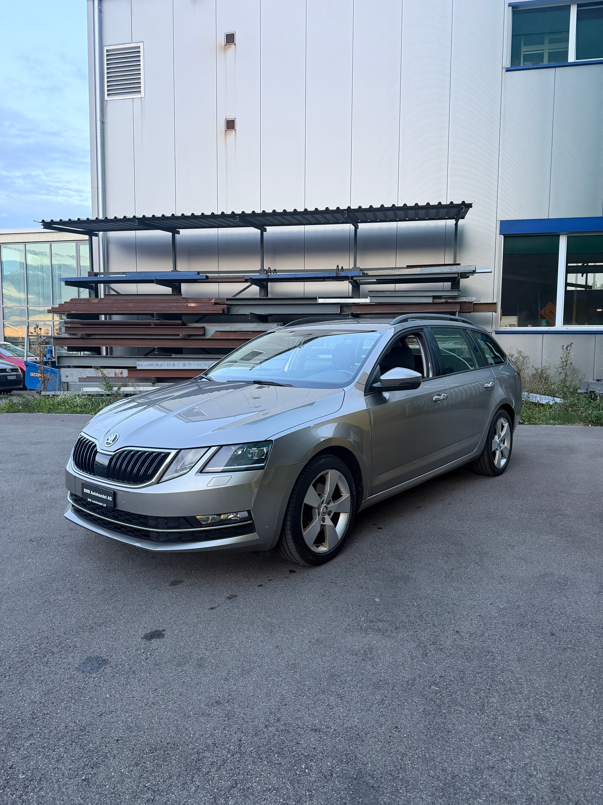 SKODA Octavia Combi 2.0 TDI Style 4x4-image-2