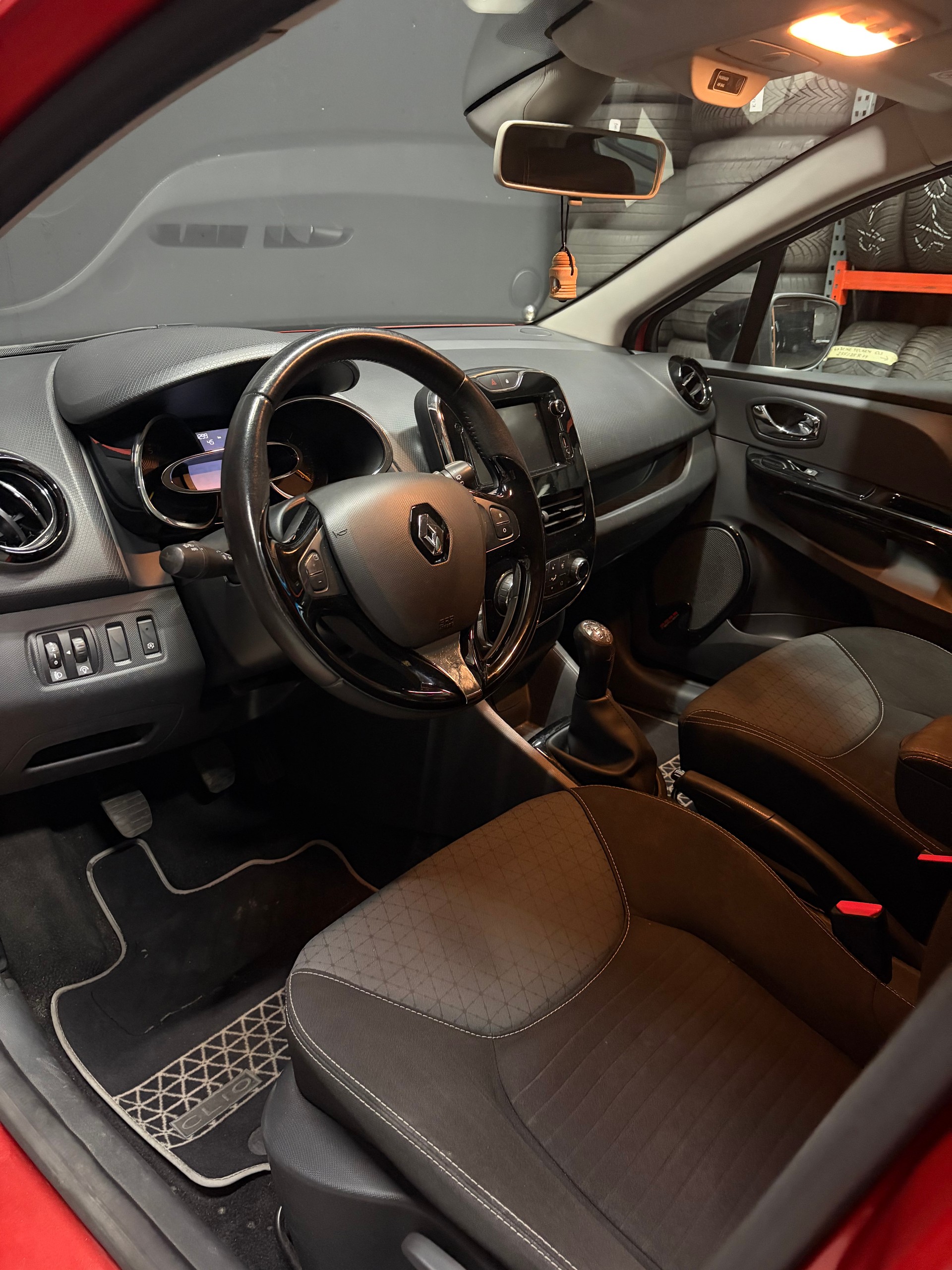 RENAULT Clio Grandtour 1.5 dCi Swiss Edition-image-7