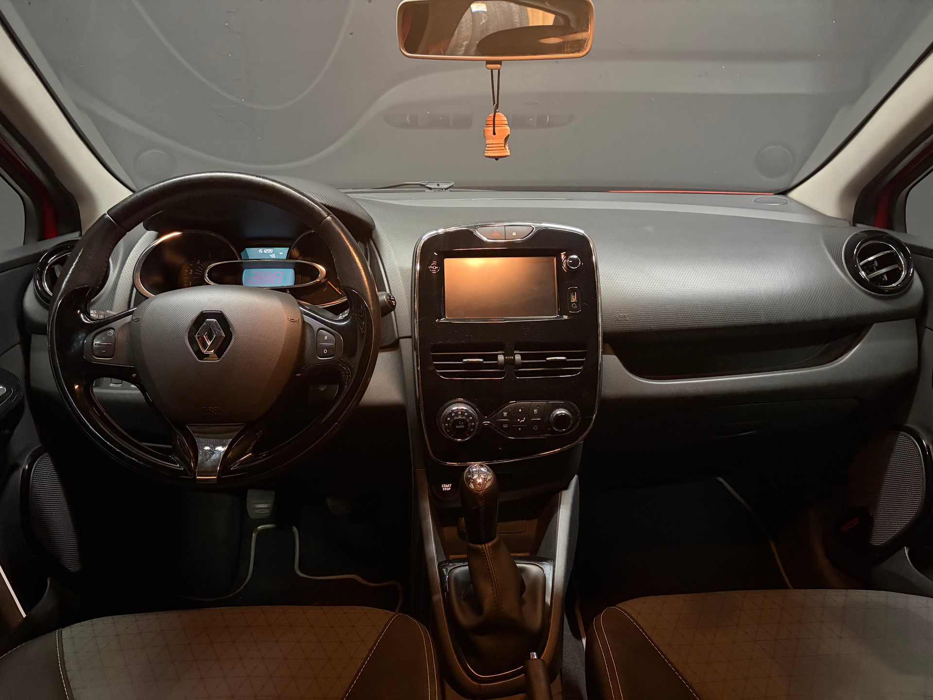 RENAULT Clio Grandtour 1.5 dCi Swiss Edition-image-8