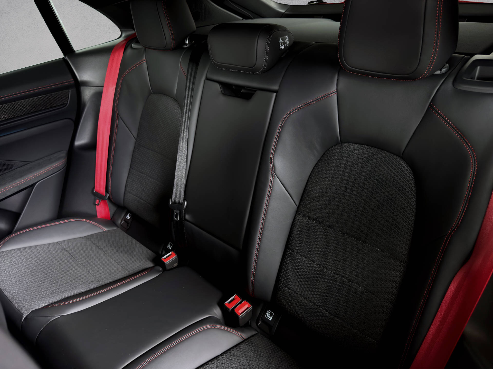 PORSCHE Macan GTS-image-13