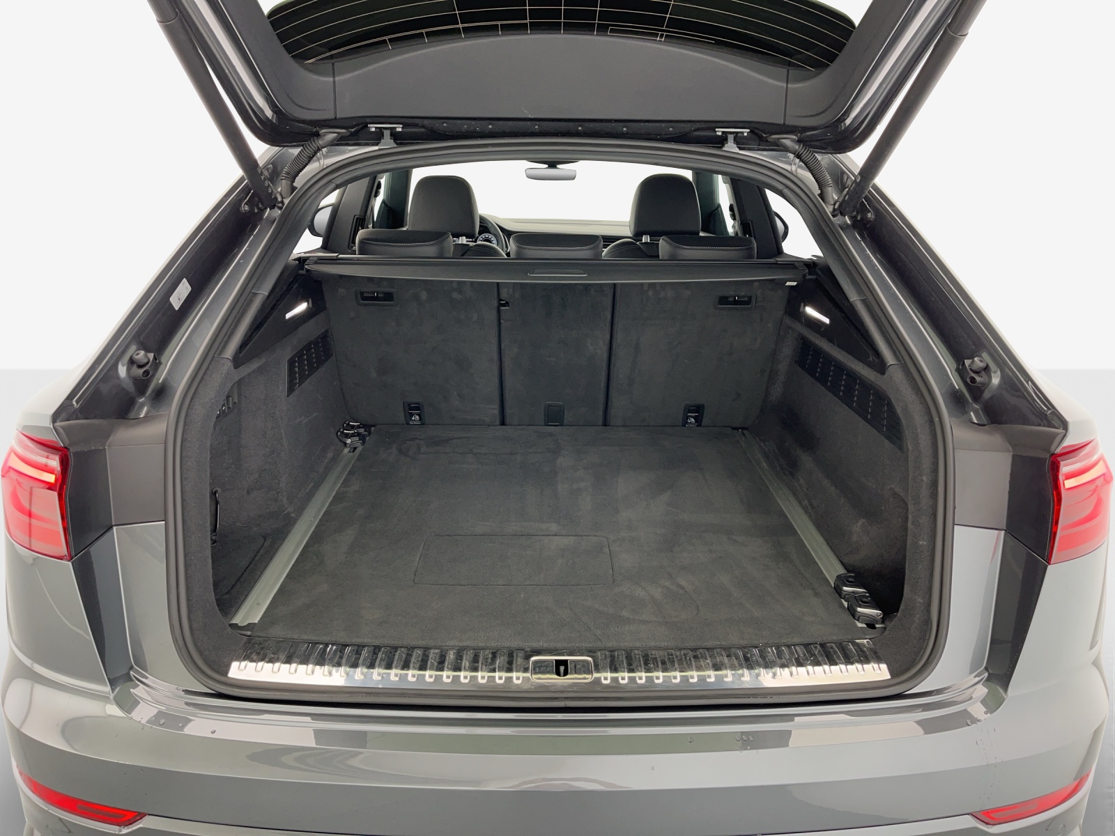 AUDI Q8 SUV TFSI e quattro 290 kW Attraction tiptronic-image-12