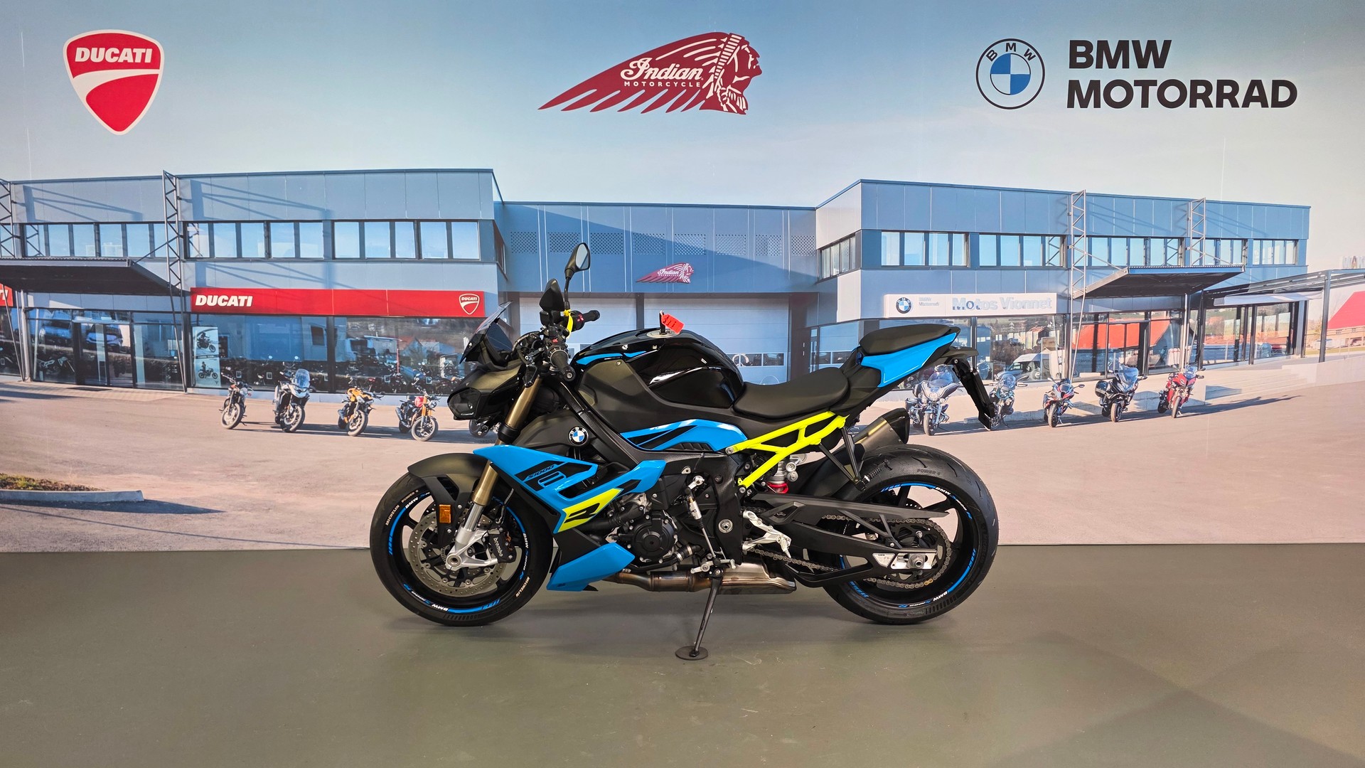 BMW S 1000 R-showroom-element-3