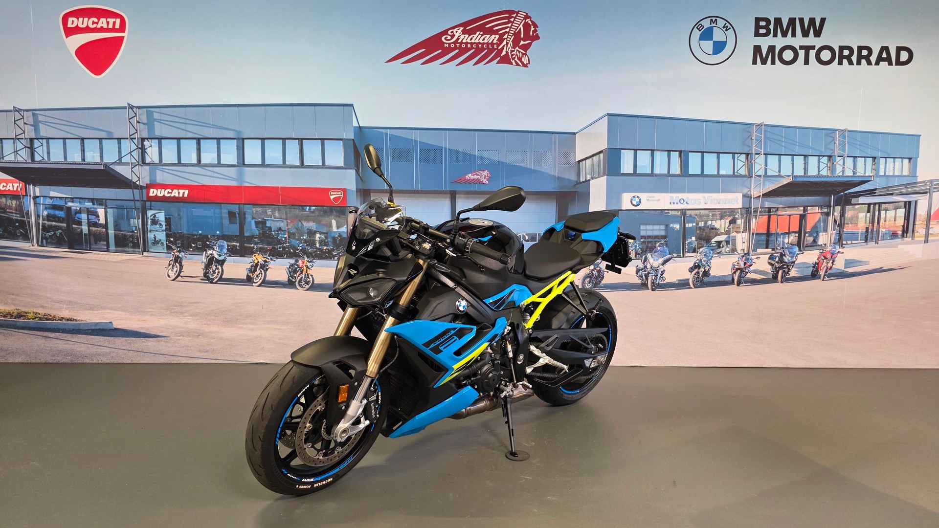 BMW S 1000 R-showroom-element-2