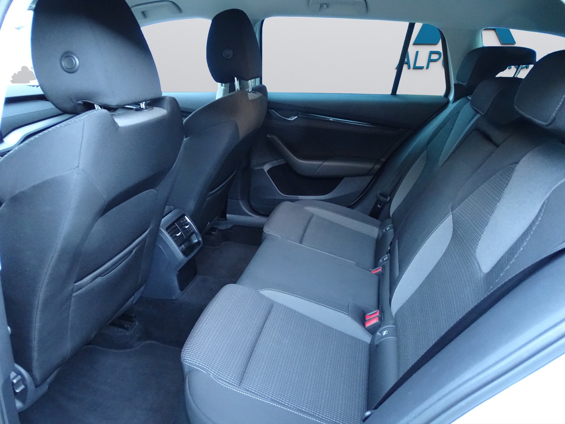 SKODA Octavia Combi 2.0 TSI Ambition DSG 4x4-image-12