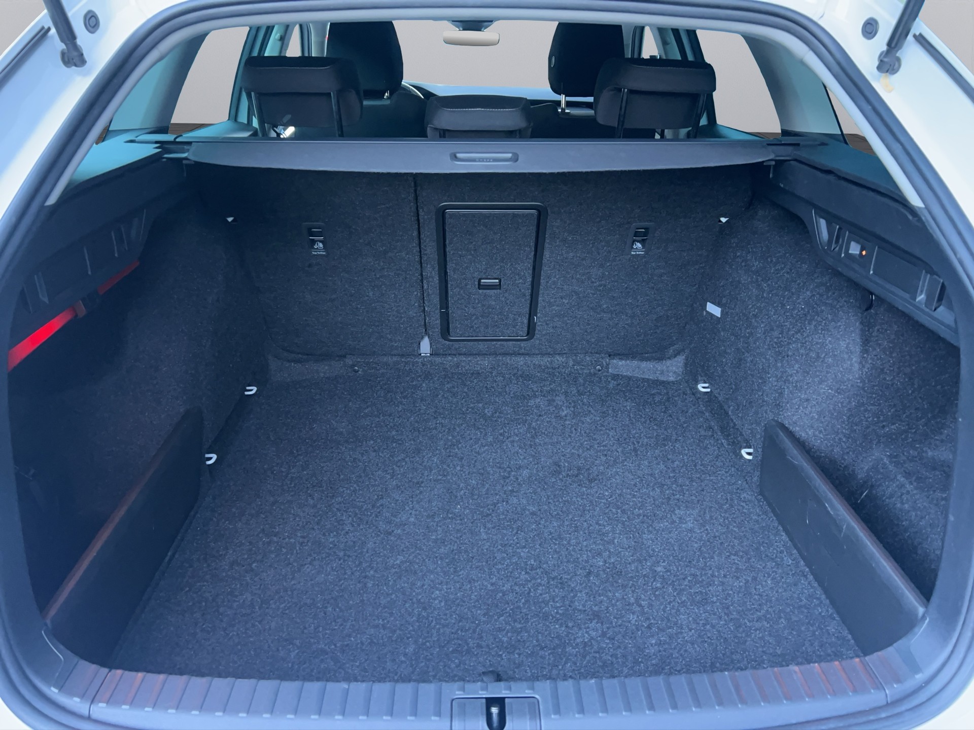 SKODA Octavia Combi 2.0 TSI Ambition DSG 4x4-image-15
