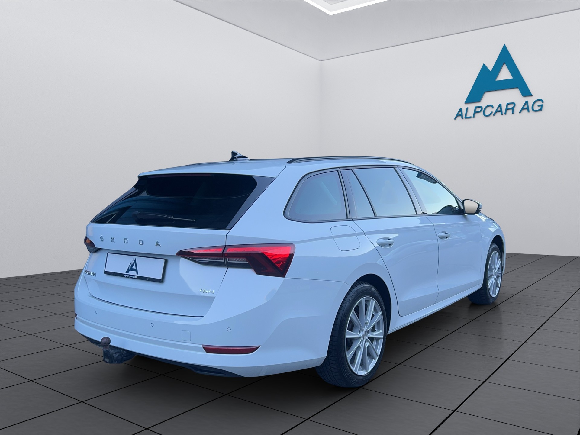 SKODA Octavia Combi 2.0 TSI Ambition DSG 4x4-image-6