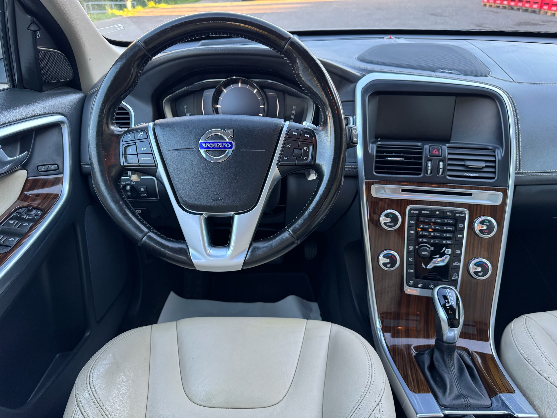 VOLVO XC60 D5 AWD Summum Geartronic-image-19