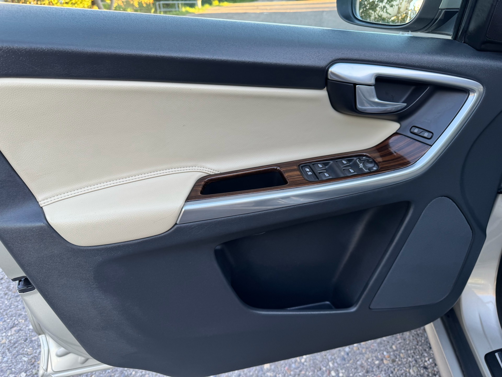 VOLVO XC60 D5 AWD Summum Geartronic-image-16