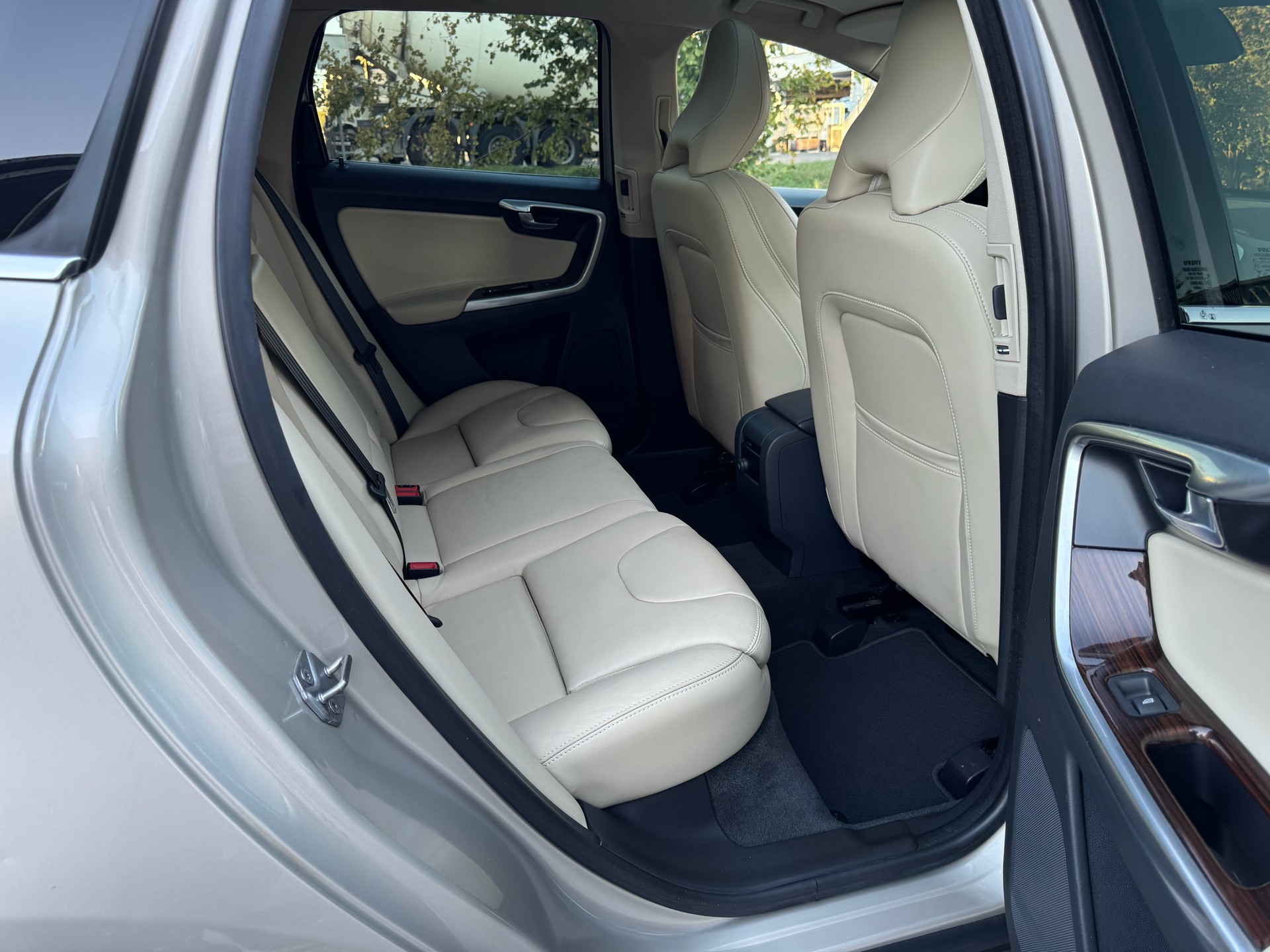 VOLVO XC60 D5 AWD Summum Geartronic-image-13