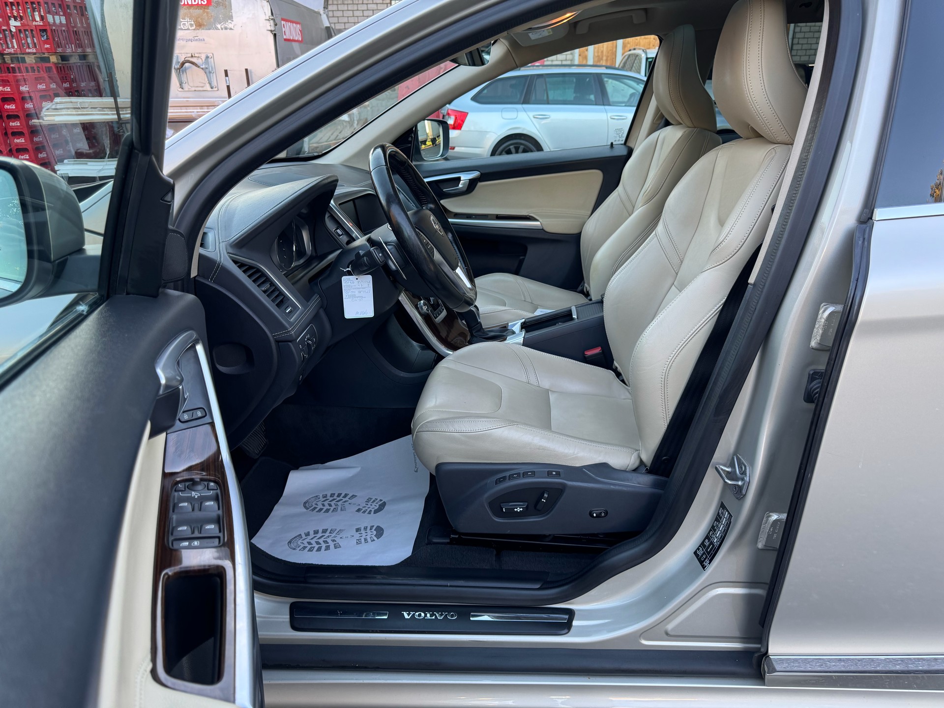 VOLVO XC60 D5 AWD Summum Geartronic-image-14