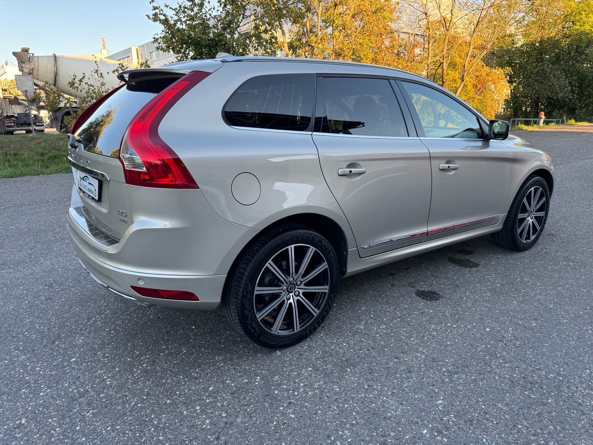 VOLVO XC60 D5 AWD Summum Geartronic-image-5