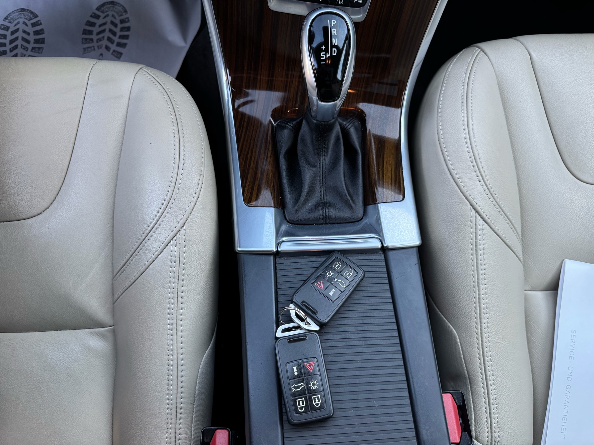 VOLVO XC60 D5 AWD Summum Geartronic-image-23