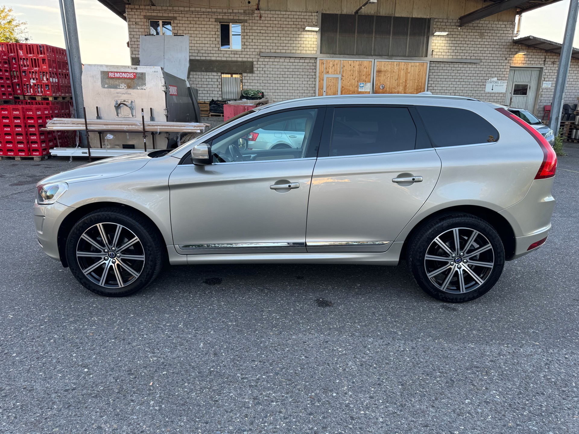 VOLVO XC60 D5 AWD Summum Geartronic-image-9